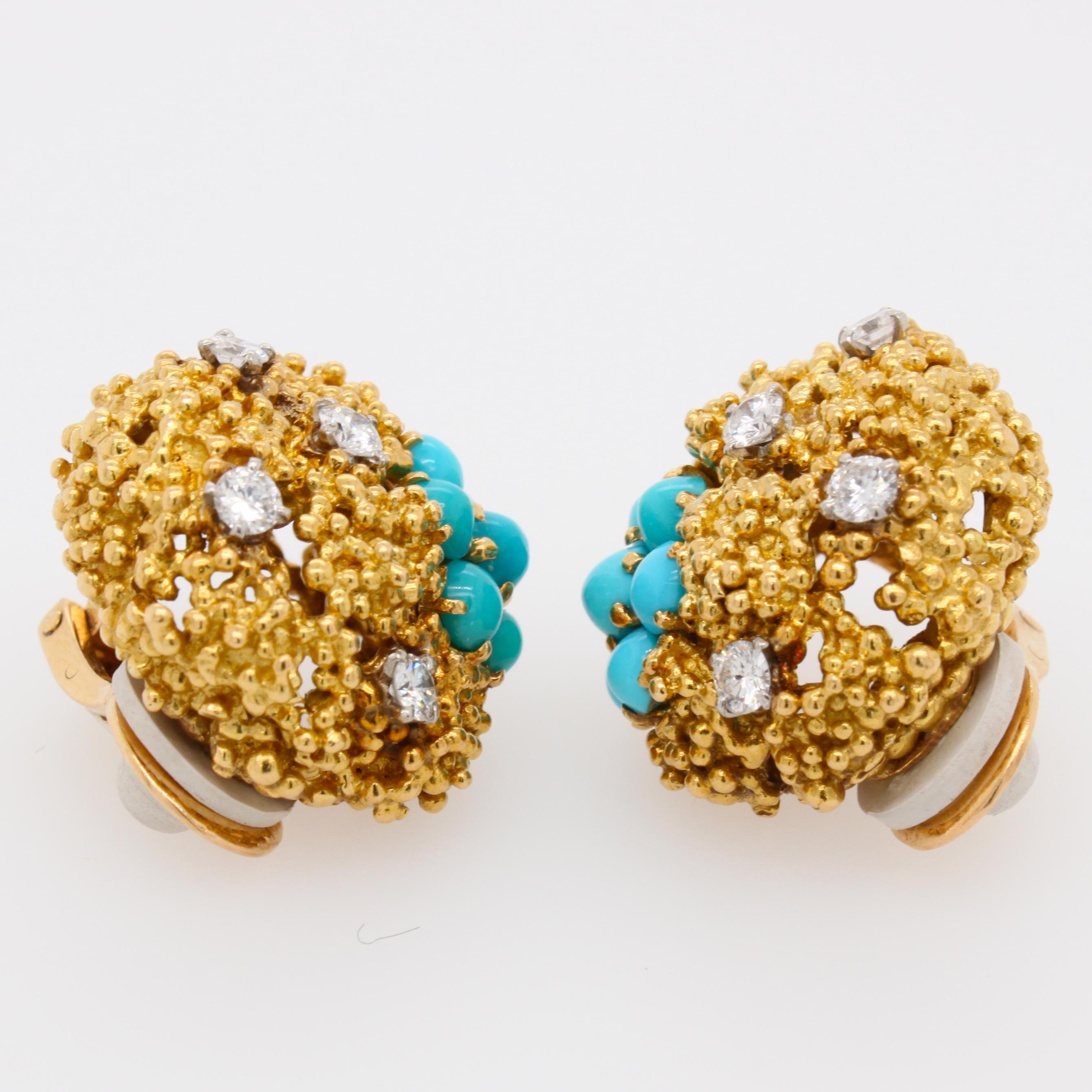 Gold nugget earrings with diamonds and turquoise by Boucheron, 1940s. The earrings have a very chic design, each with a cluster of 7 small turquoise cabochons and 5 round brilliant cut diamonds, set in 18k yellow gold. The craftsmanship and