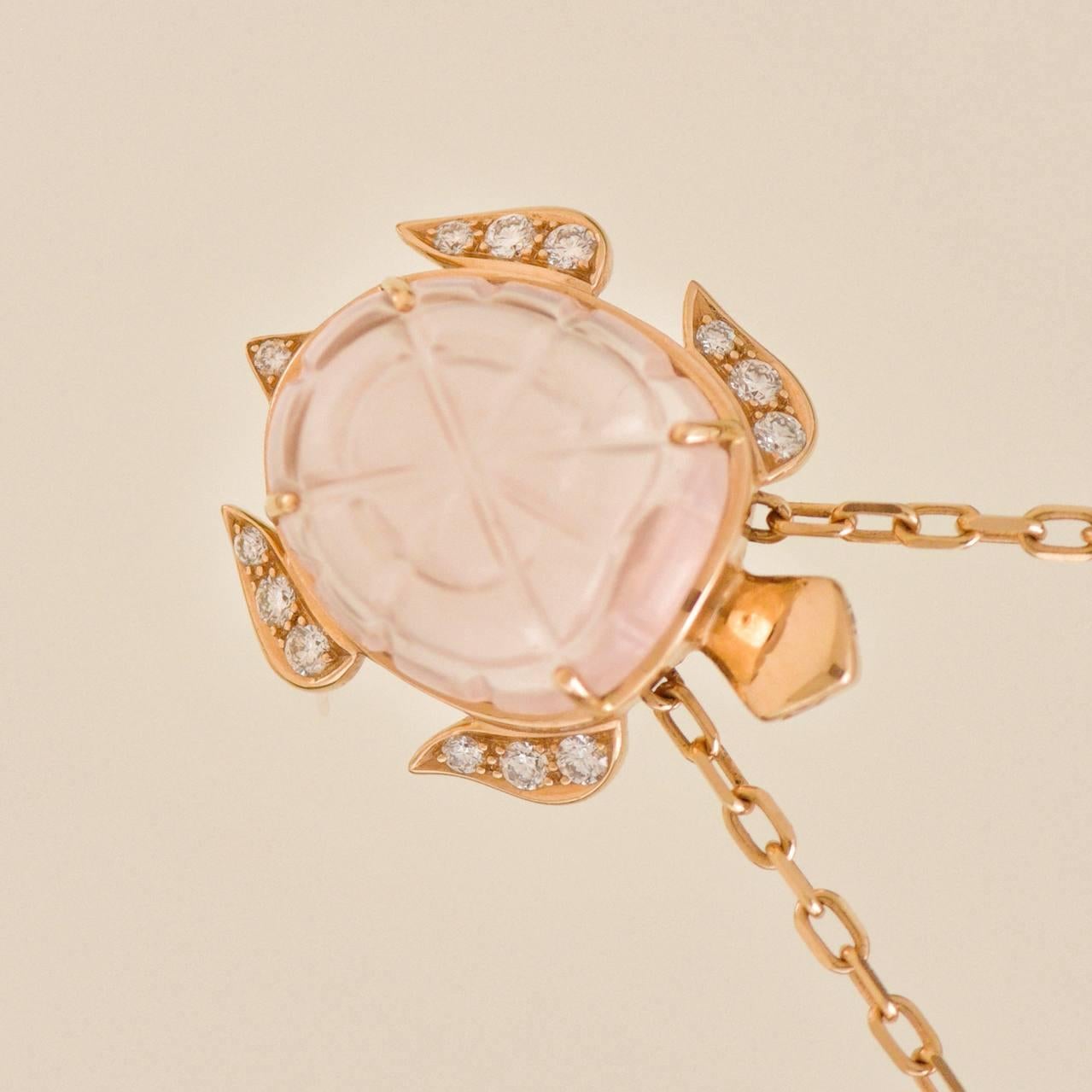Boucheron Collier pendentif en or rose 18K avec quartz tortue et diamants en vente 5