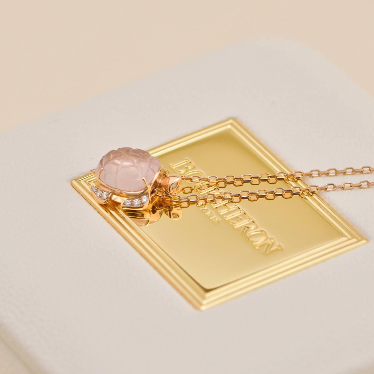 Boucheron Collier pendentif en or rose 18K avec quartz tortue et diamants Excellent état - En vente à Banbury, GB