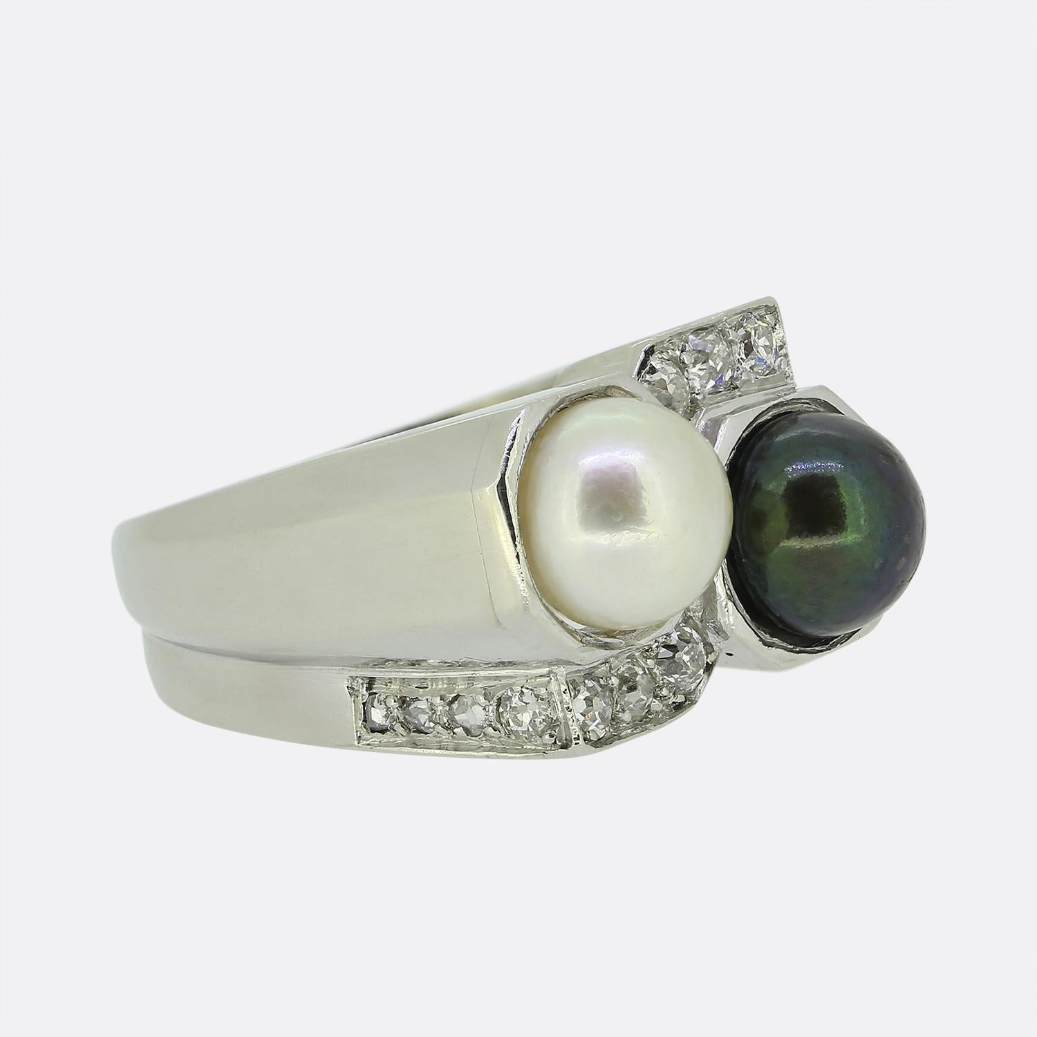 Boucheron Two Pearl and Diamond Ring (Rundschliff) im Angebot