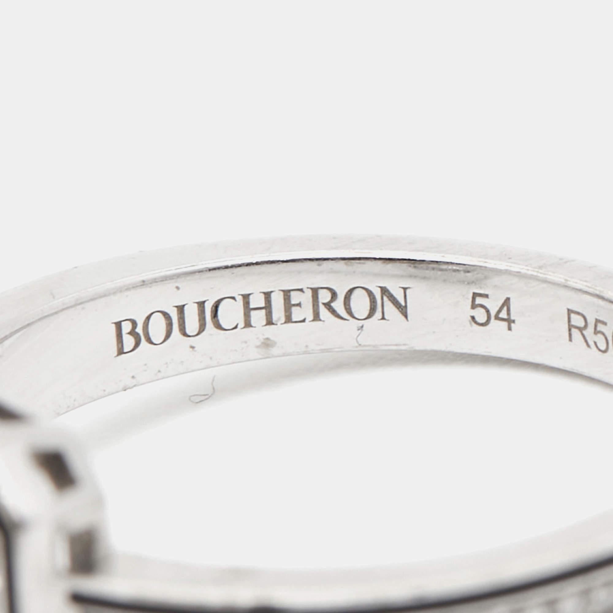 Framed with the iconic Place Vendôme silhouette when viewed from above, the Boucheron Vendôme liseré brings desirability and glittering gemstones with the endurance of Parisian elegance. This Boucheron ring is made of 18k white gold and has touches