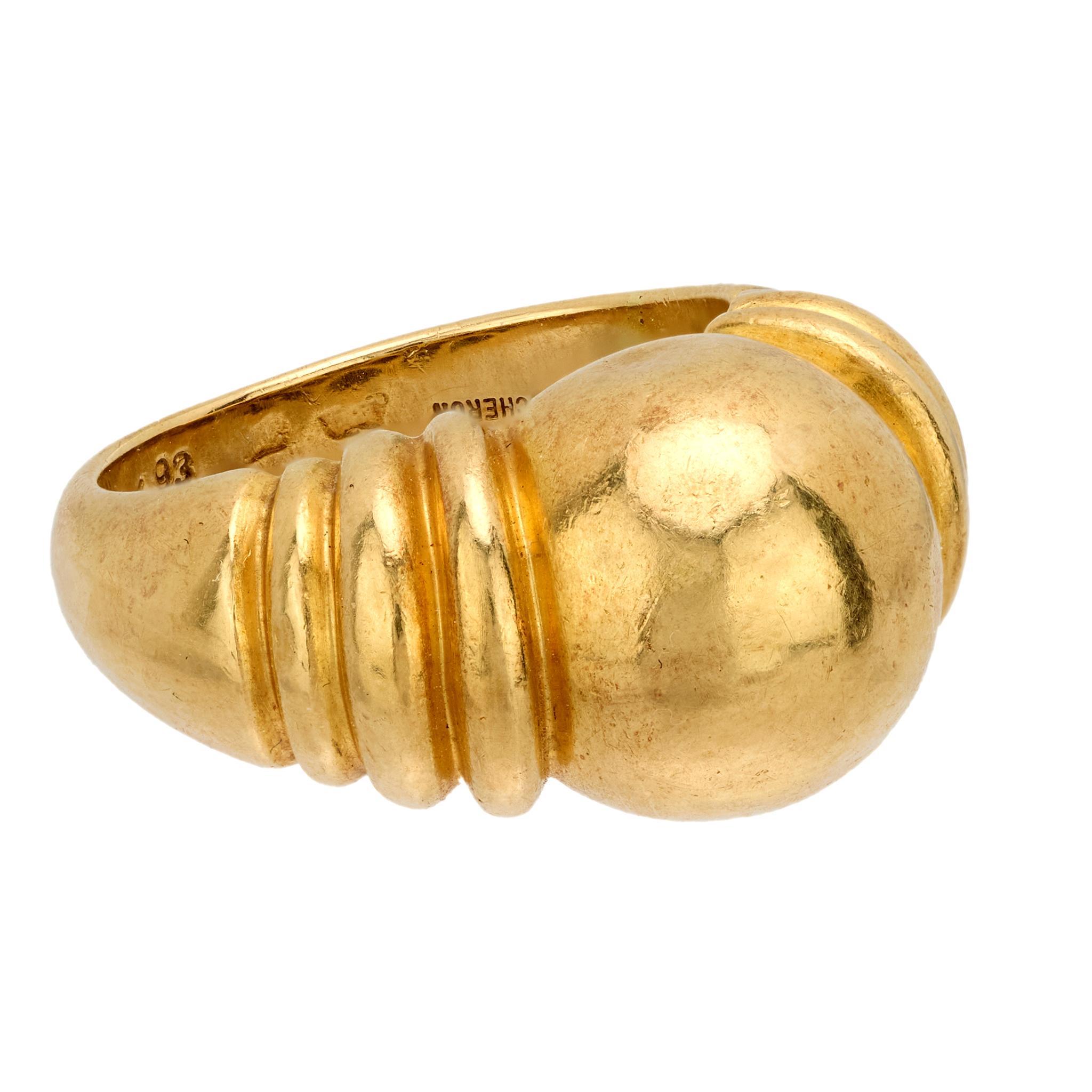 Boucheron vintage 18k yellow gold Bombe ring In Good Condition For Sale In Beverly Hills, CA