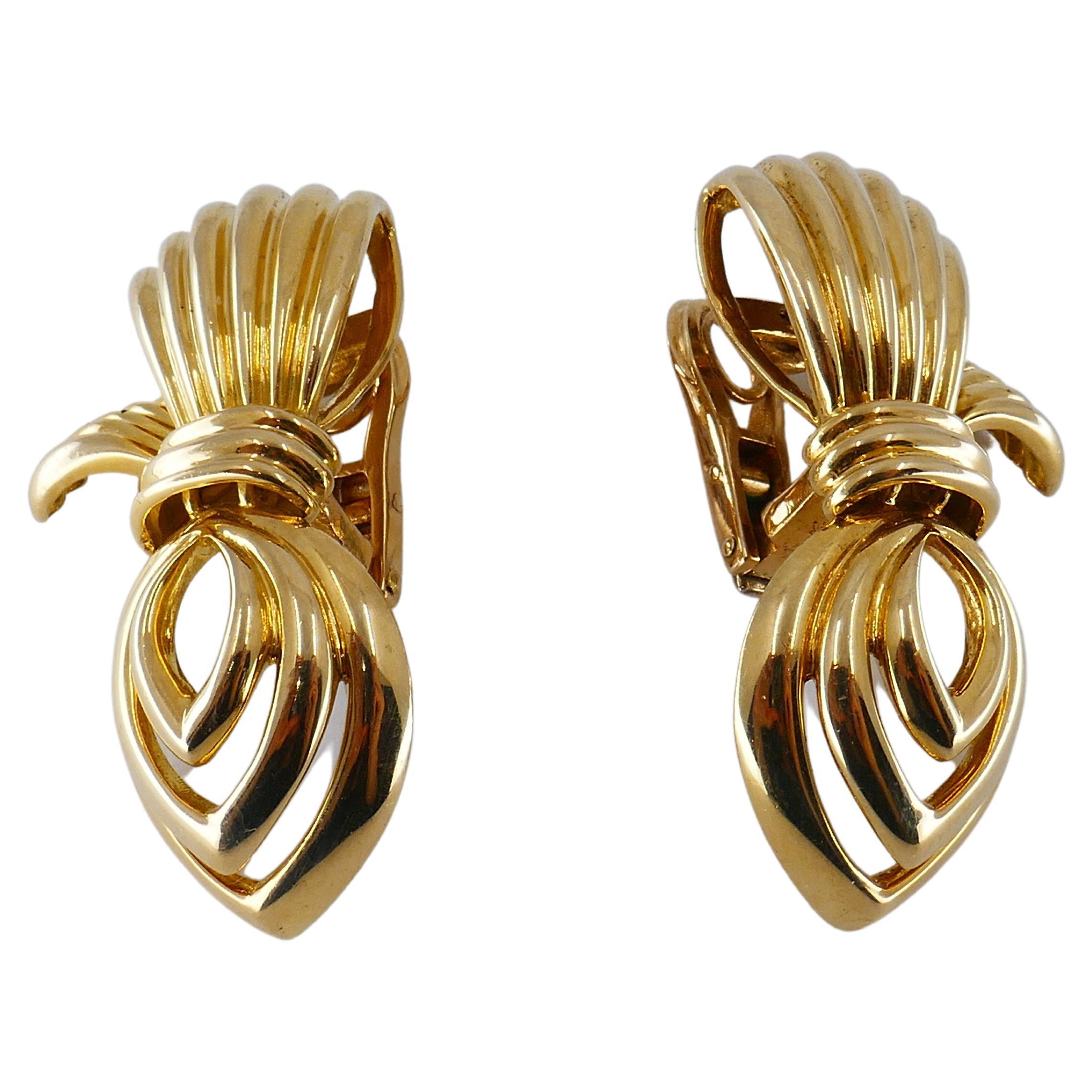 Boucheron Vintage Gold Bow Earrings In Excellent Condition In Beverly Hills, CA