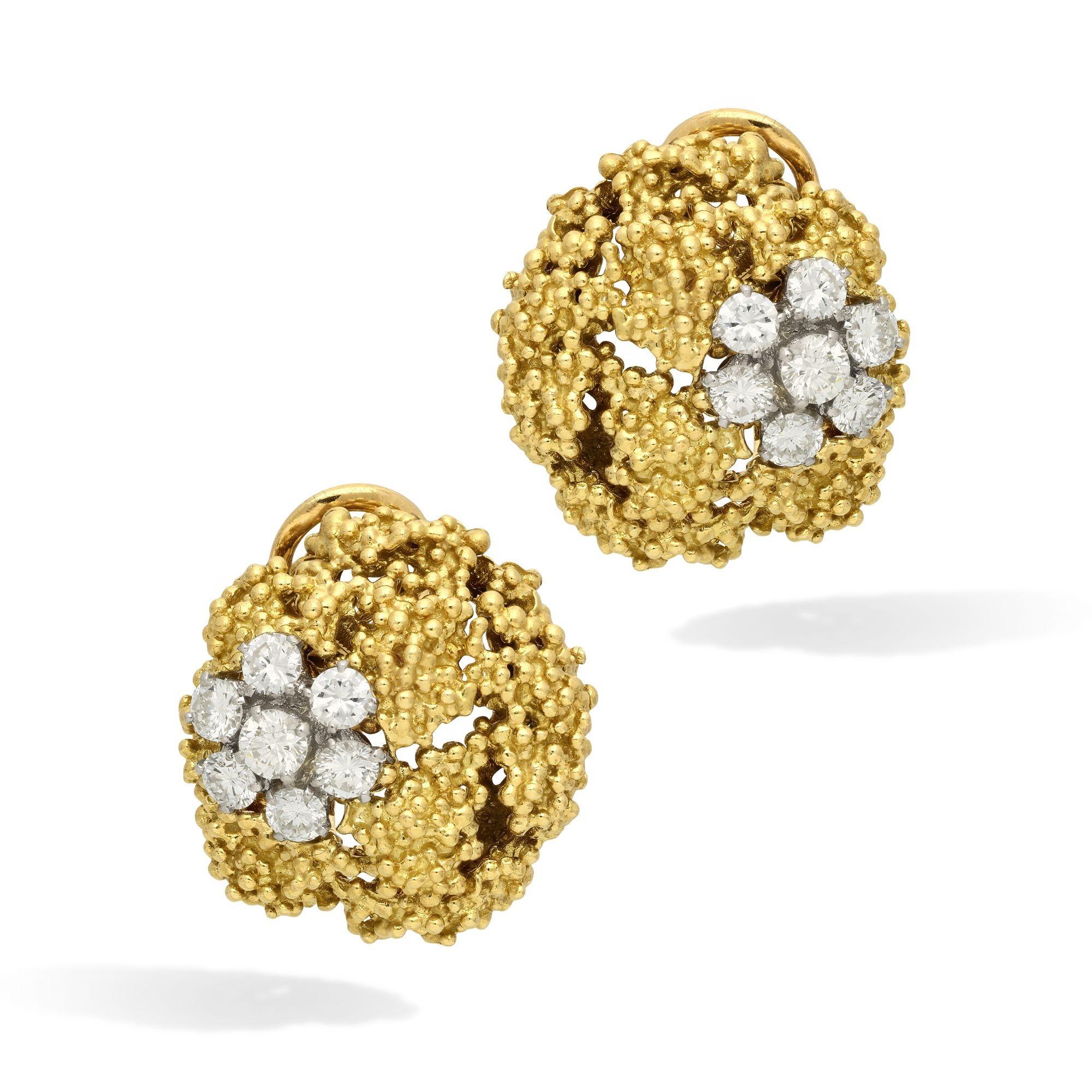 Taglio brillante Boucheron Vintage Granulation in oro giallo 18ct e diamanti Suite Circa 1960 in vendita