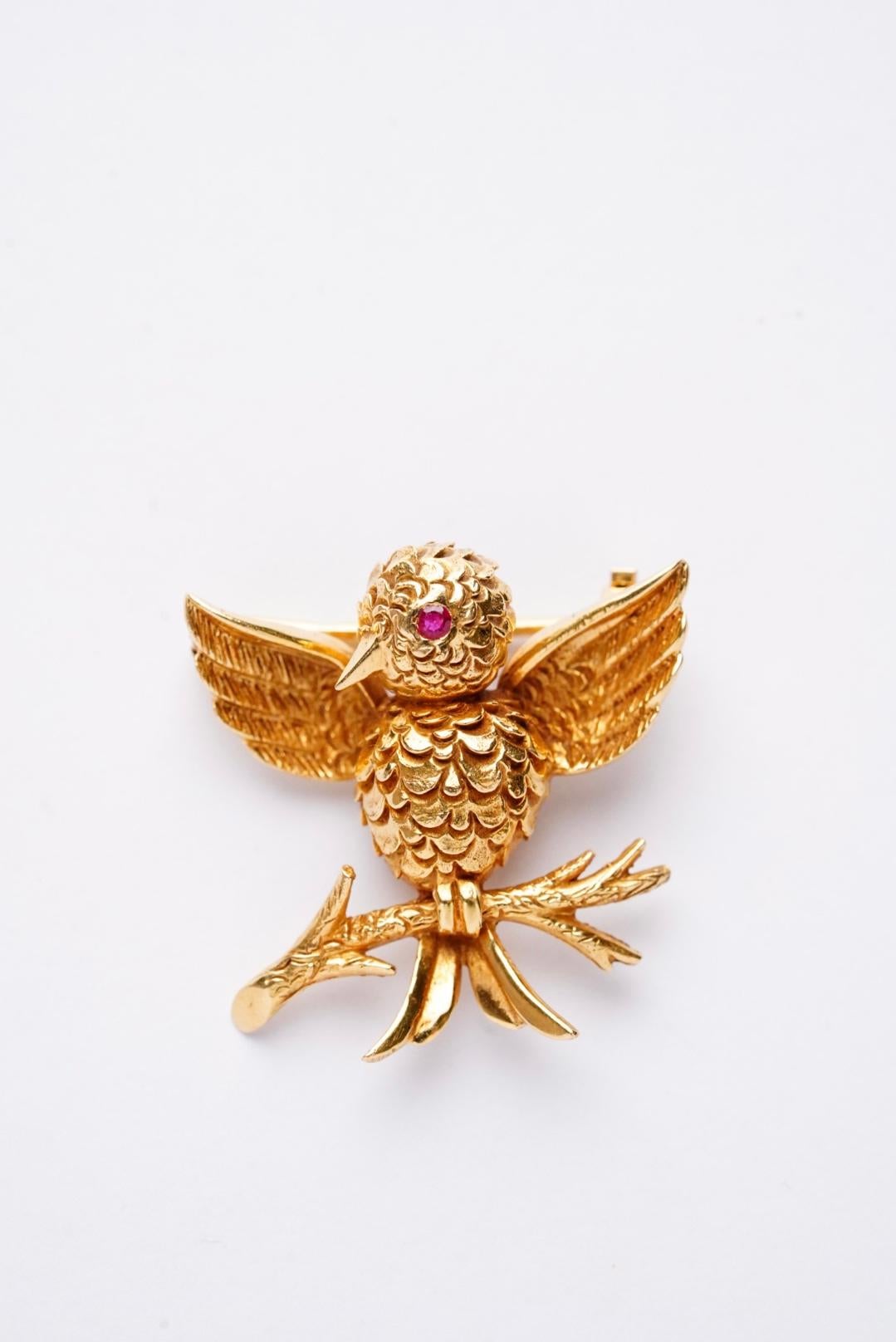 An adorable and whimsy vintage bird brooch by renowned  French jewellery house Boucheron. Their bestiary tale began in its workshops in 1866, which a collection of fabulous animals were brought to life by skilled jewellers. 
This brooch was crafted