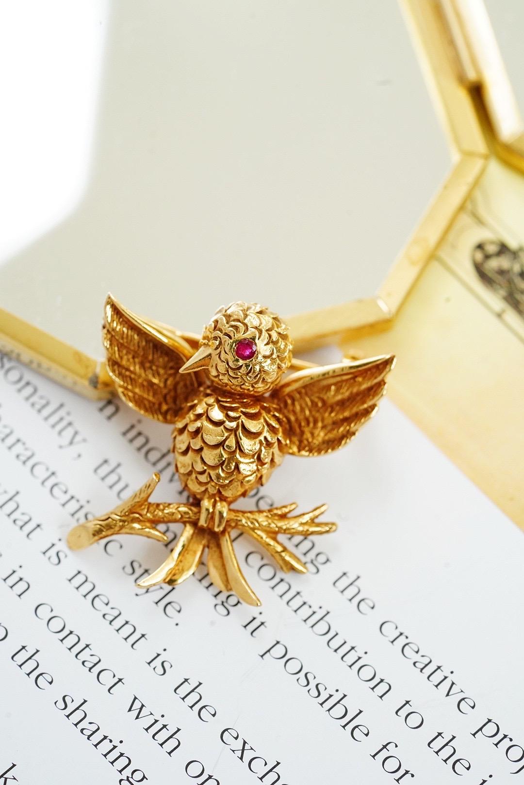 Brilliant Cut Boucheron Vintage Ruby and Yellow Gold Bird Brooch For Sale