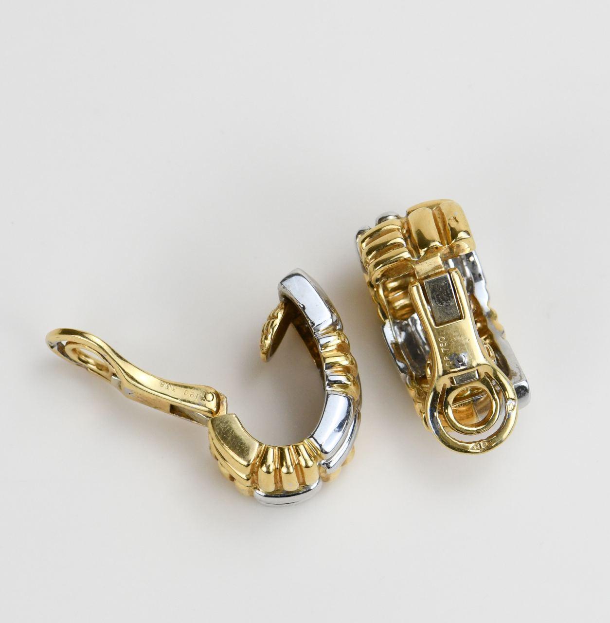 Boucheron Boucles d'oreilles à clips vintage en or jaune et blanc en vente 1