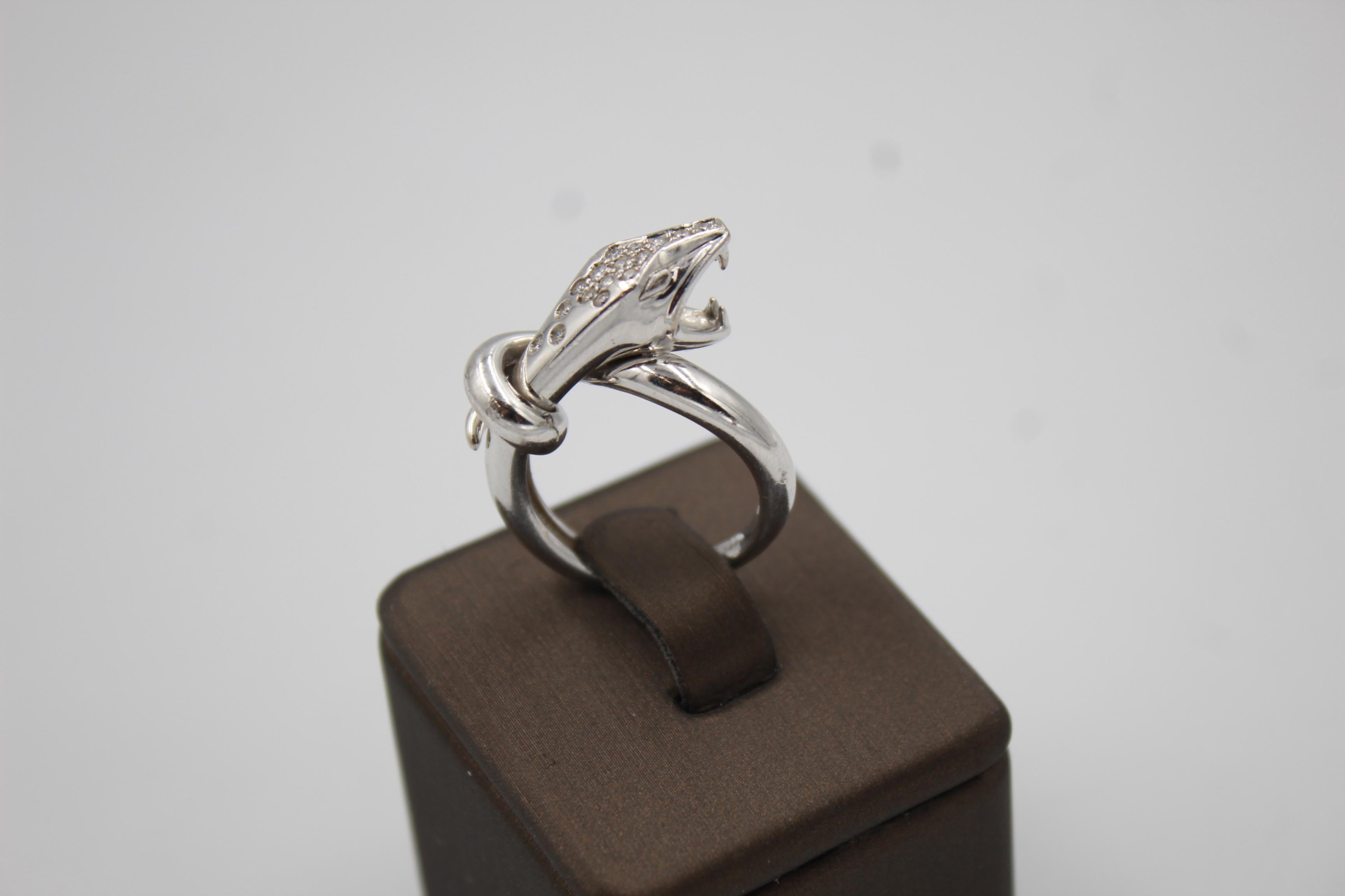 Awesome and like now Boucheron trouble snake ring inwhite gold and diamonds.
Size 51
Really good condition