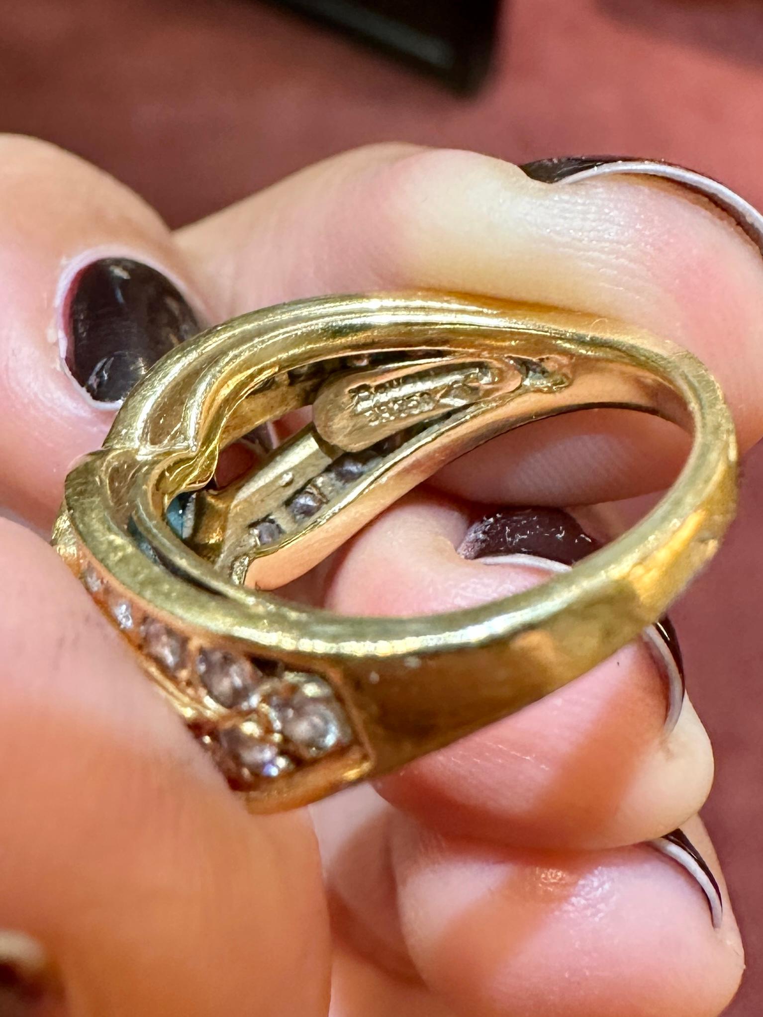 18 karat gold ring
