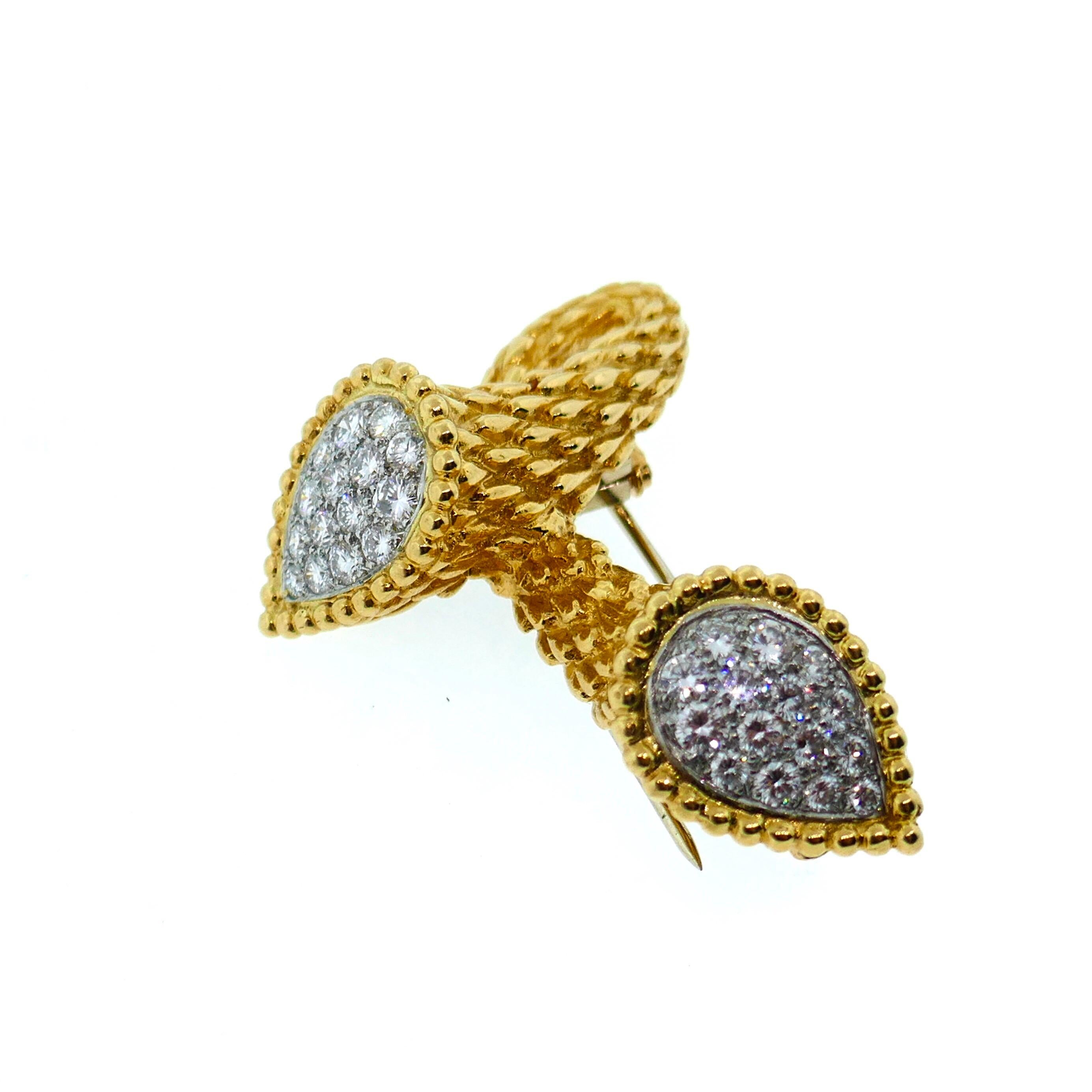 Boucheron 18K Yellow Gold and Diamond Serpent Bohème Toi et Moi Brooch

This is an absolutely beautiful classic Boucheron brooch. It is done in the iconic Toi et Moi (You and Me) motif. It features textured 18k yellow gold and roughly two carats of