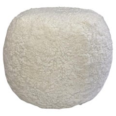 Boucle Ottoman Round, Natural White Shearling Sheepskin