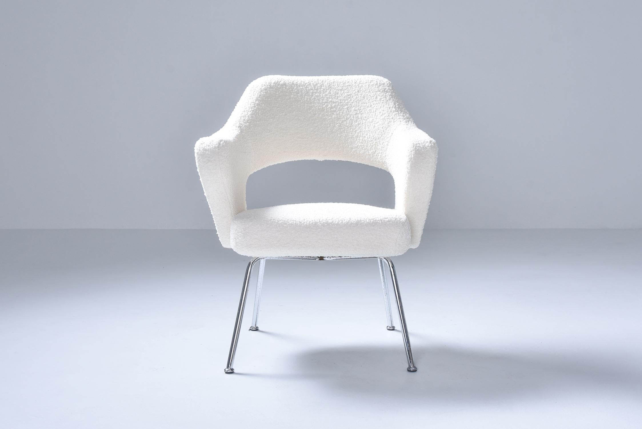 Rare model armchairs, P16, design Gastone Rinaldi, Rima Padova, 1950.

Early Postmodern Italian design armchairs by Gastone Rinaldi
His 1950s design pieces are very rare and quite sought after.
Newly upholstered in white bouclé wool.
We have 12