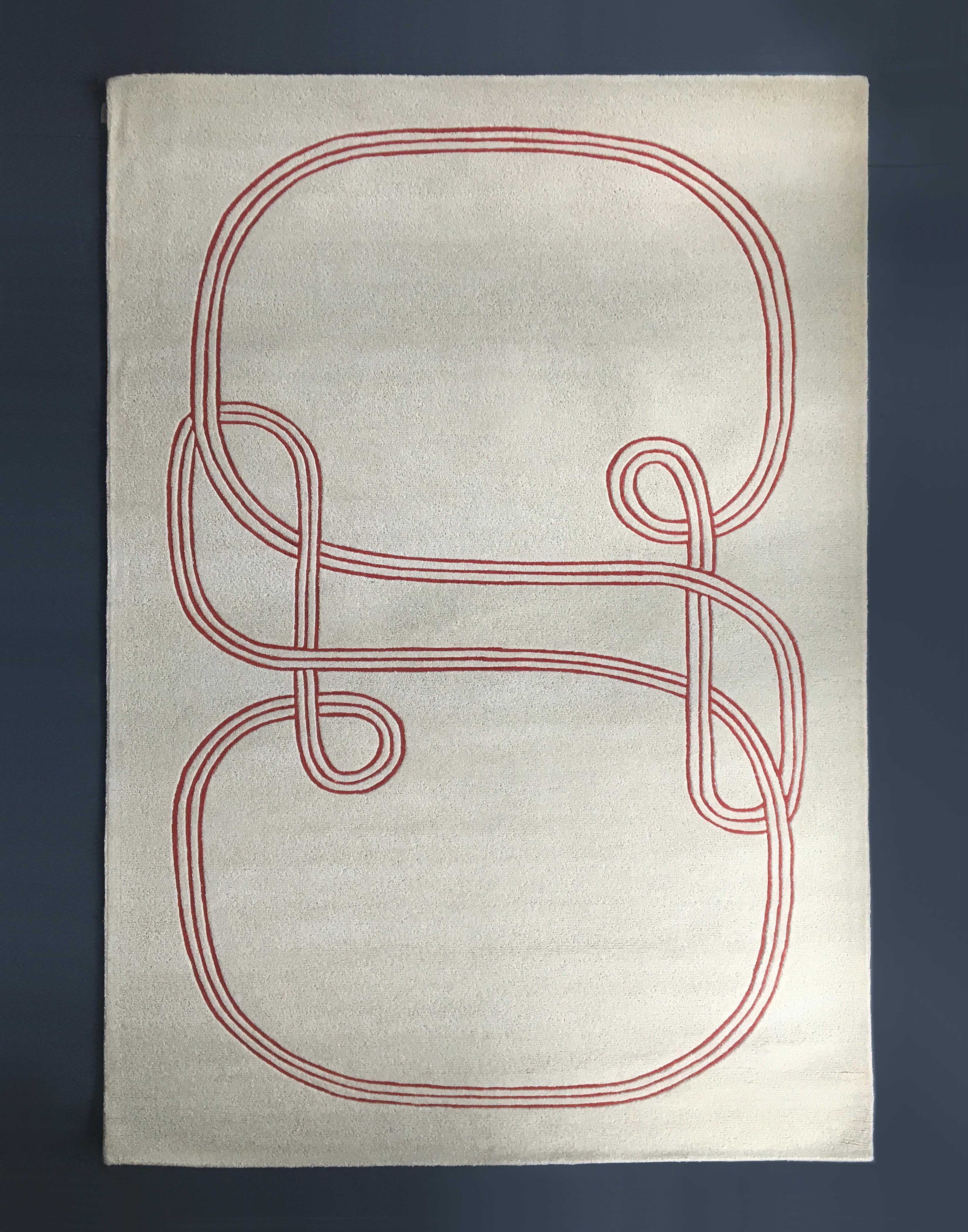 Boucle-Teppich von SB26
Abmessungen: B 320 x H 200 cm
MATERIALIEN: Getuftete Naturwolle.

Inspiriert durch eine grafische Recherche von Samuels Zeichnungen, wird dieser Teppich in Nordindien hergestellt.

SB26 ist die Marke, die 2018 von dem
