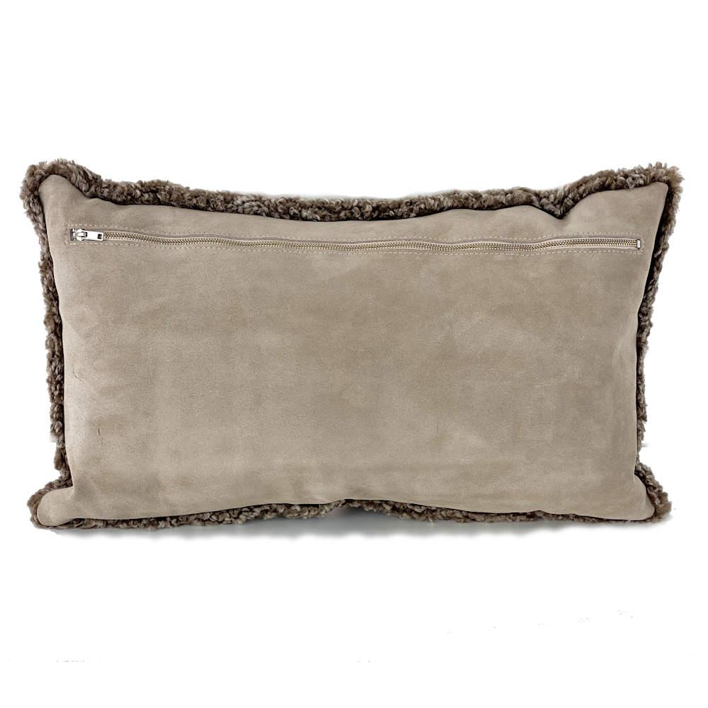 From gentle softness to the perfectly tailored cushion, this grey / brown shearling sheepskin pillow brings natural styling to life with minimal fuss. The boucle wool style cushion features a short curly wool pile which translates modern stylish