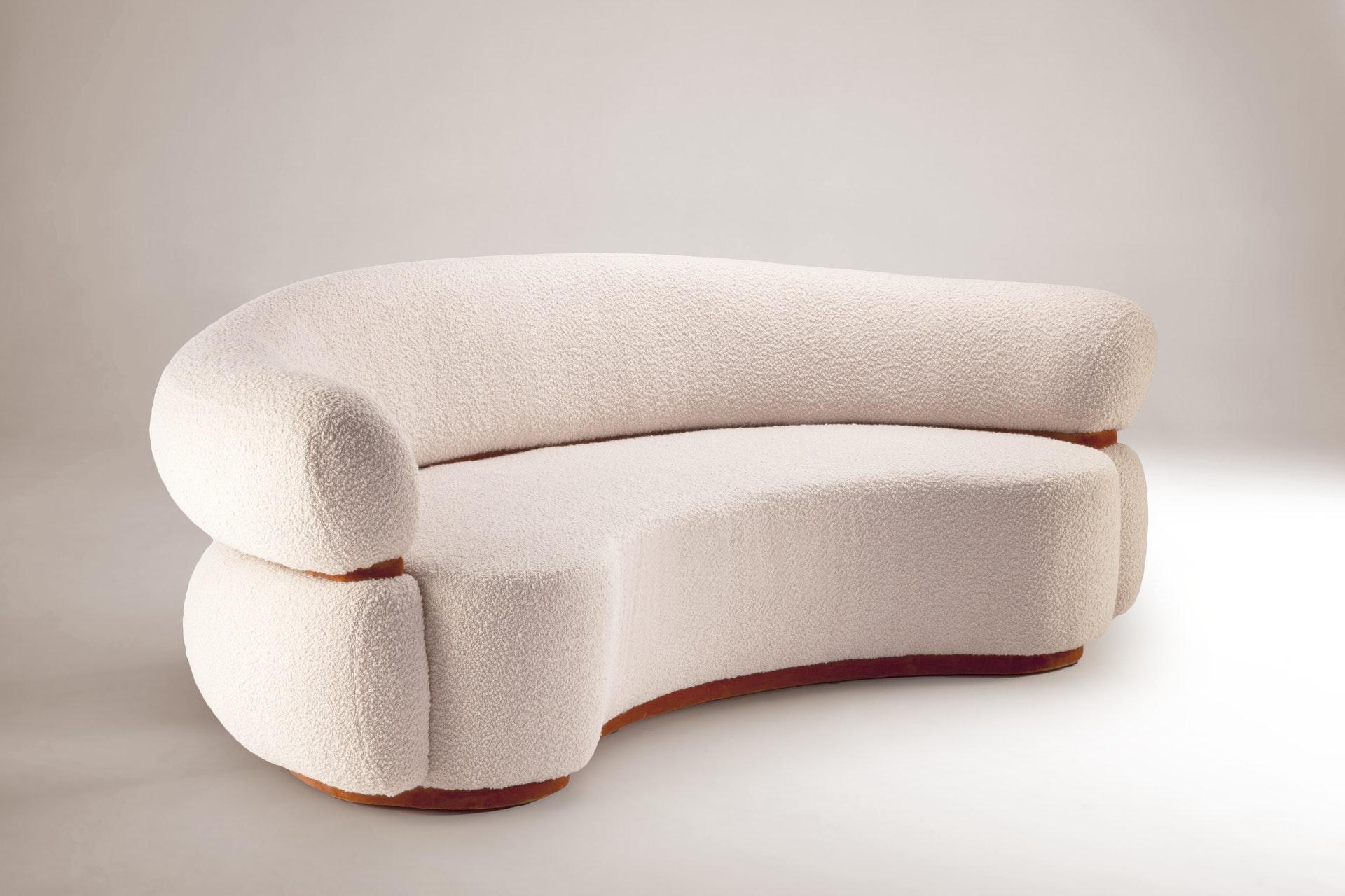 DOOQ Mid-Century Modern Off-White Bouclé Malibu Rundes Sofa, Baumwollsamt, w=200 (Moderne der Mitte des Jahrhunderts) im Angebot
