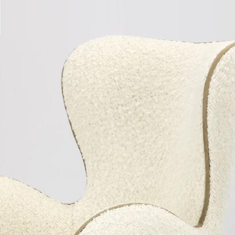 Portugais Fauteuil de salle �à manger à dossier large avec une Silhouette féminine par Jose De Castro en vente