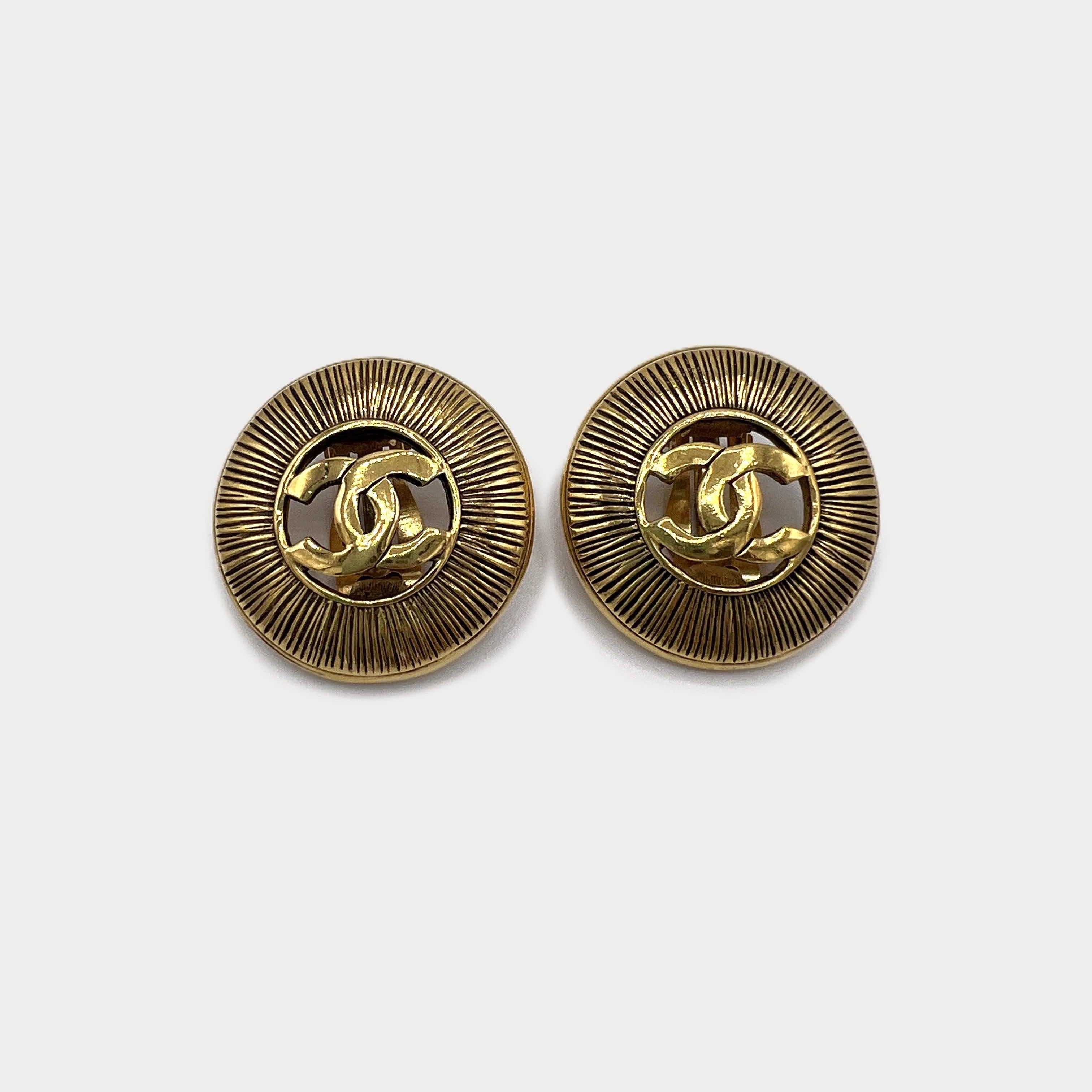 Donna Boucles d'oreilles CHANEL CC Clip On métal doré in vendita