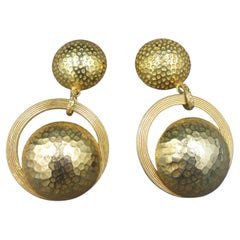 Boucles d'oreilles clip vintage pendantes , Pierre Balmain , métal doré