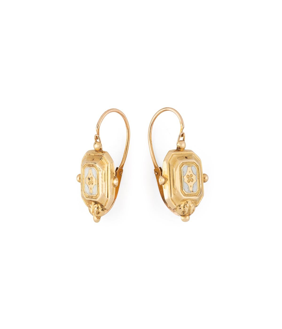 Boucles d'oreilles de la fin du 19ème siècle en or 18 carats et émail in vendita 1