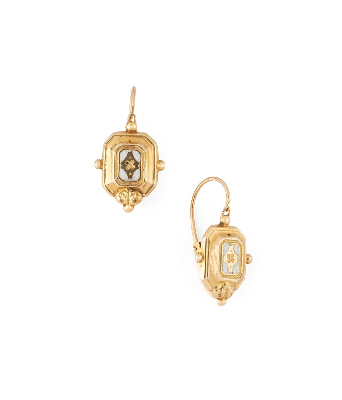 Boucles d'oreilles de la fin du 19ème siècle en or 18 carats et émail in vendita 2