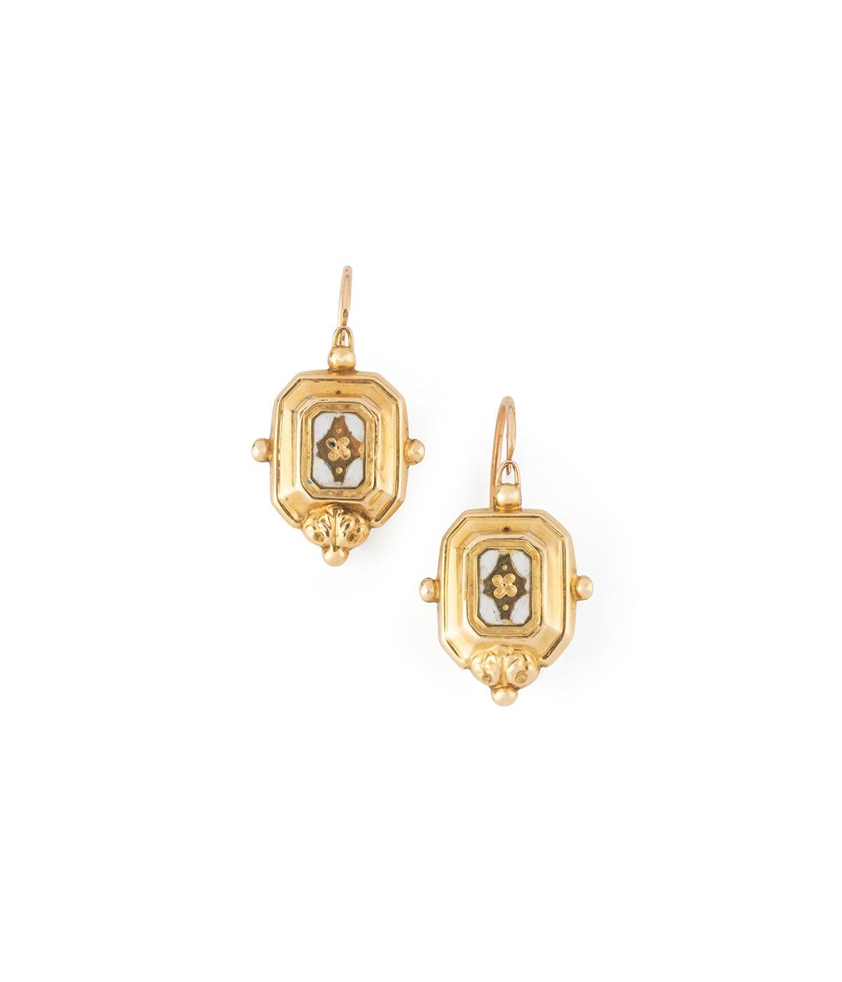 Boucles d'oreilles de la fin du 19ème siècle en or 18 carats et émail in vendita 3