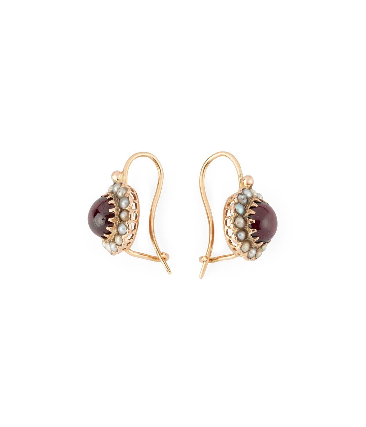 da uomo o donna Boucles d'oreilles dormeuses de la fin du 19ème siècle en or, grenat et perles in vendita