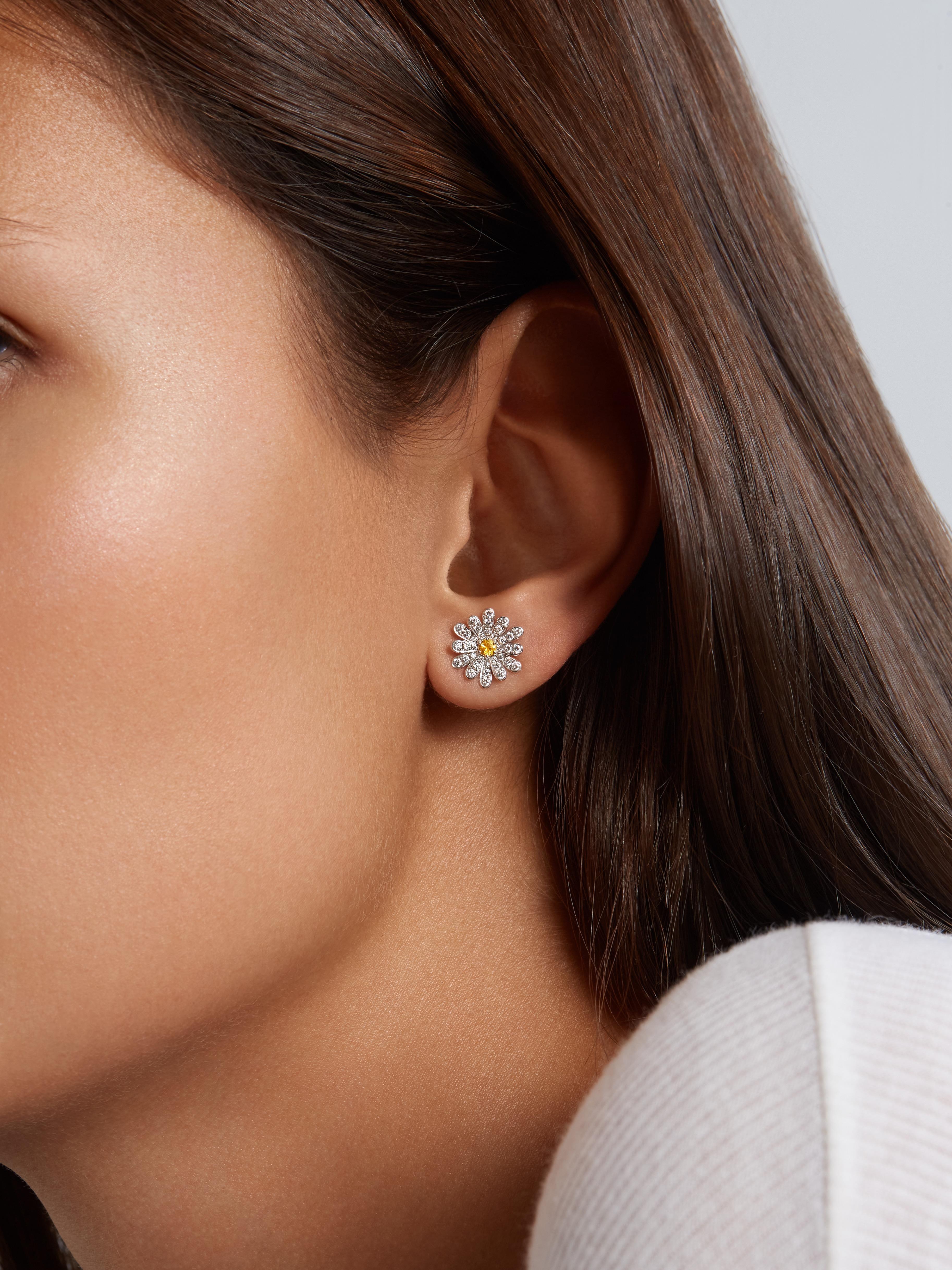 Brilliant Cut 18 Carat White Gold earrings, Diamonds, Sapphire, Flower Collection For Sale