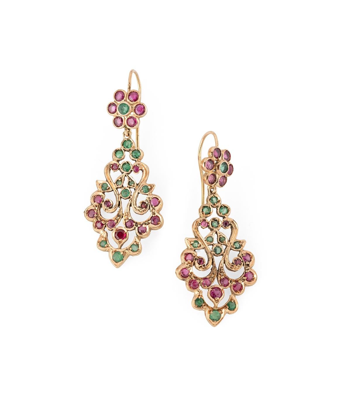 Round Cut Boucles d'oreilles pendantes vintage en rubis et émeraudes