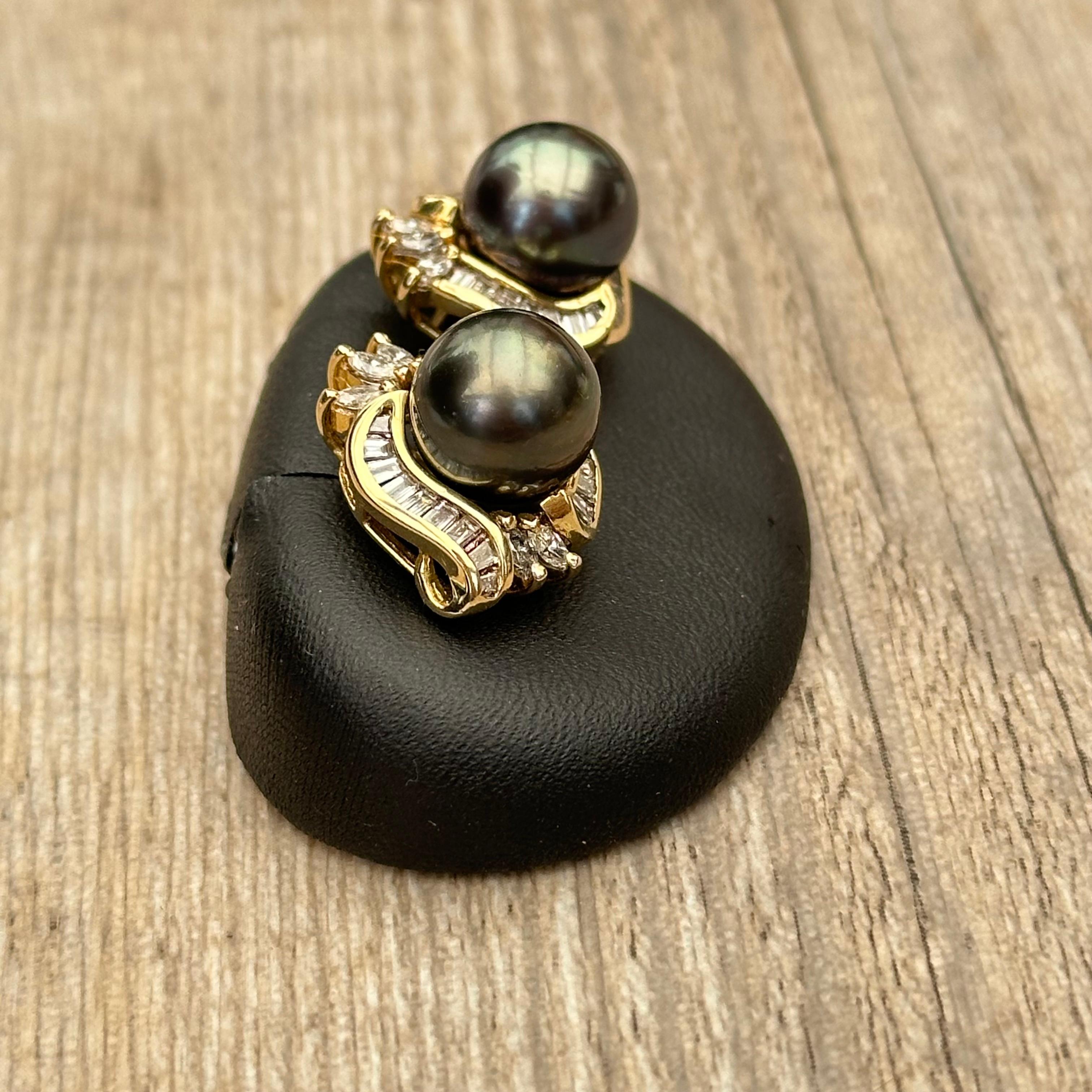 Boucles d’oreilles perles de Tahiti et diamants en or 18 carats In Excellent Condition For Sale In LILLE, FR