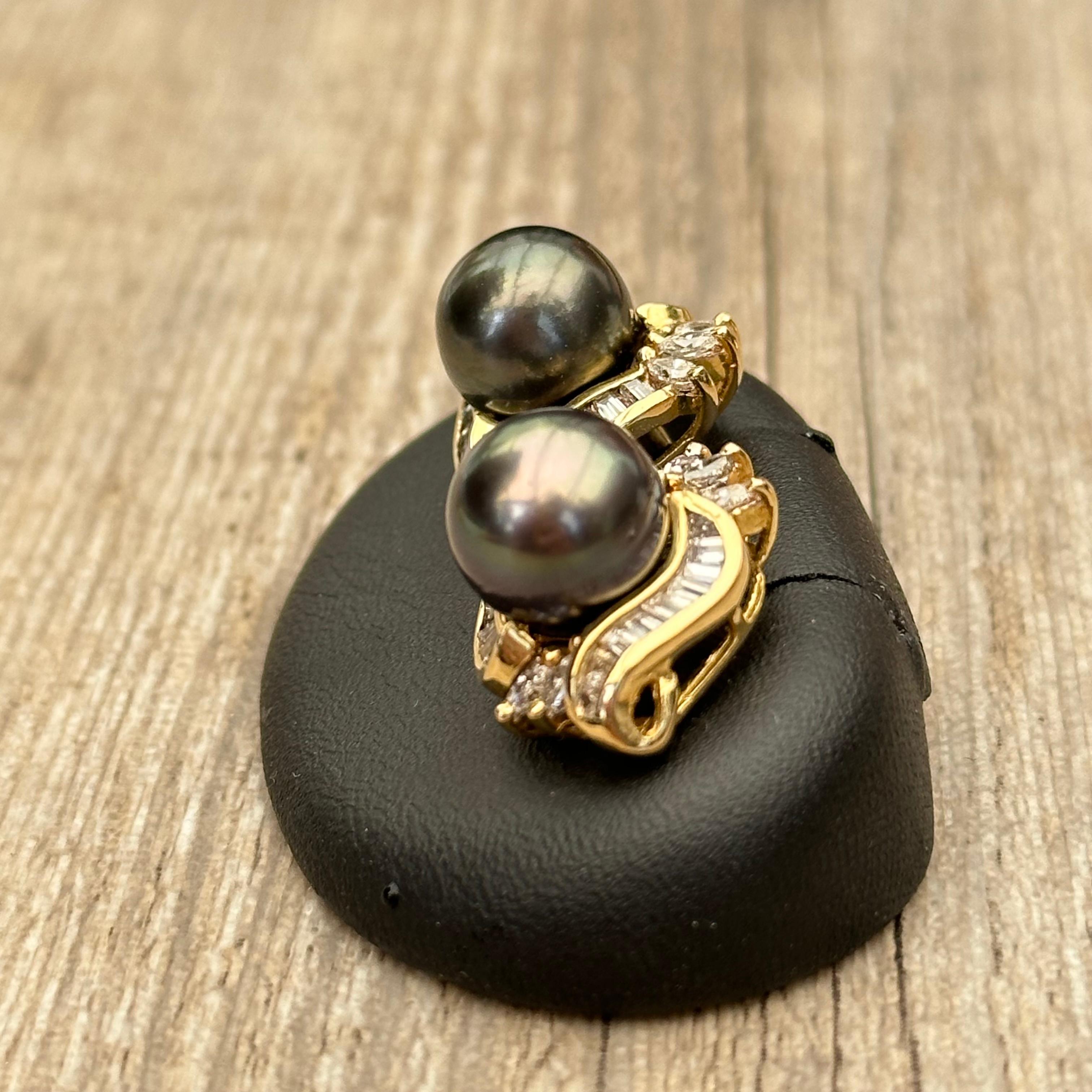 Women's or Men's Boucles d’oreilles perles de Tahiti et diamants en or 18 carats For Sale