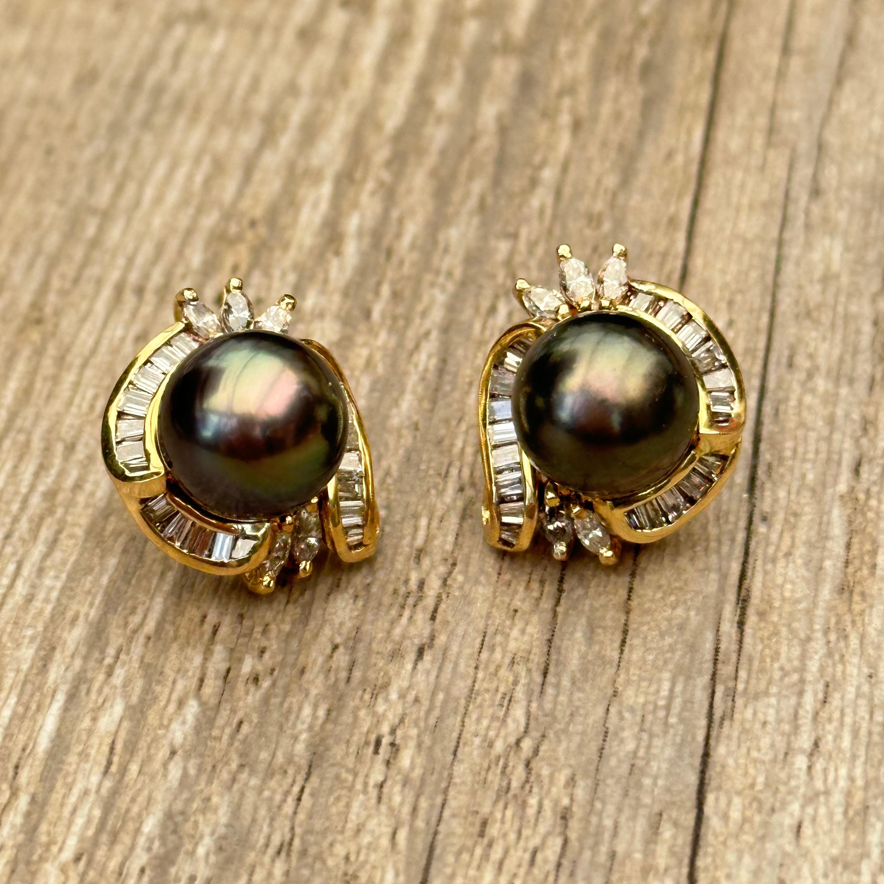 Boucles d’oreilles perles de Tahiti et diamants en or 18 carats For Sale 3