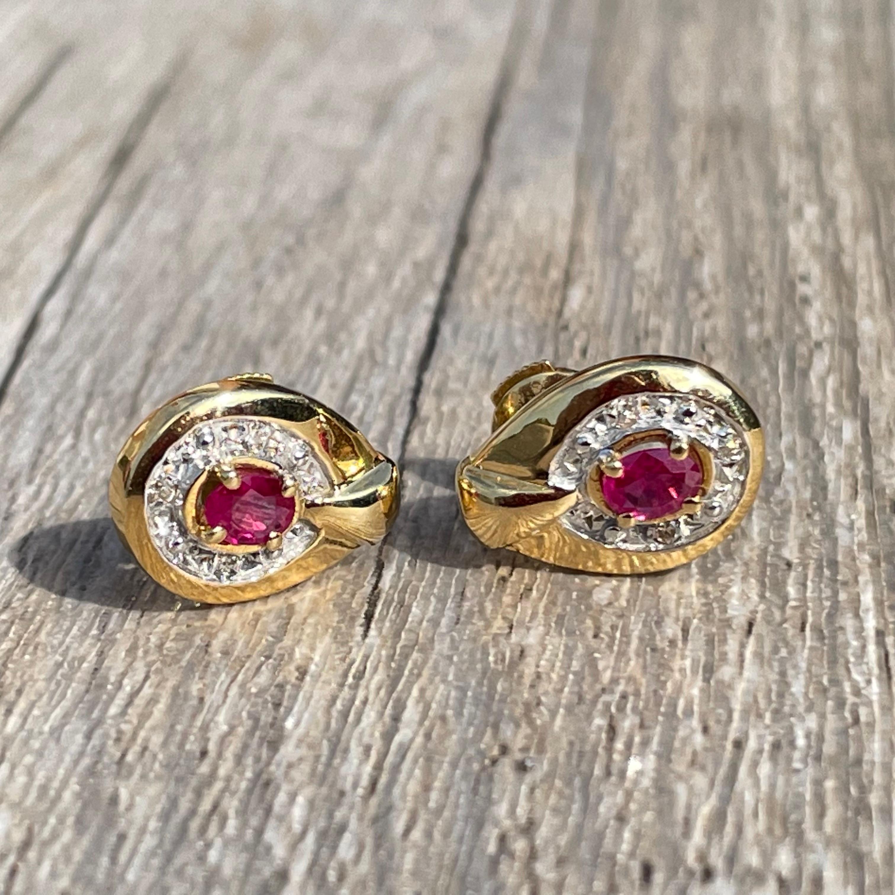 Boucles d’oreilles rubis diamants en or 18 carats In Excellent Condition For Sale In LILLE, FR