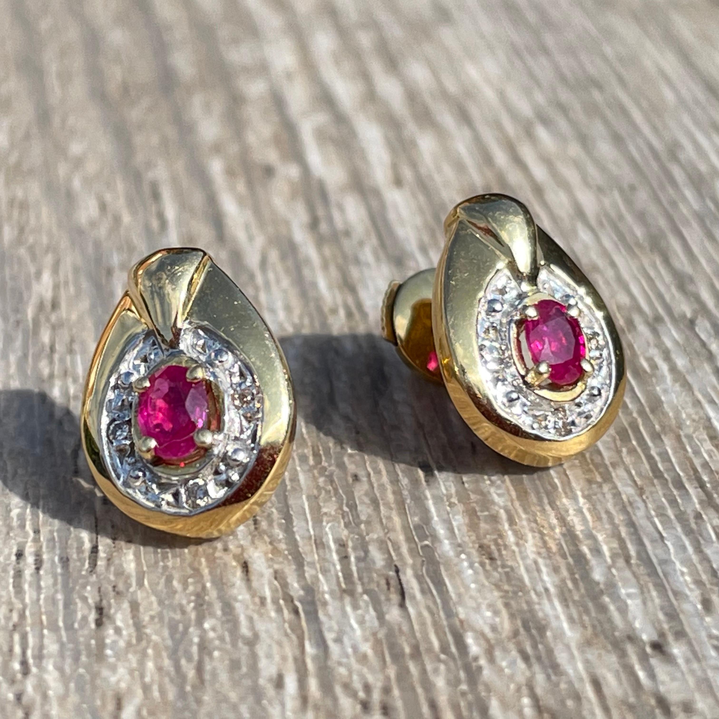 Boucles d’oreilles rubis diamants en or 18 carats For Sale 1