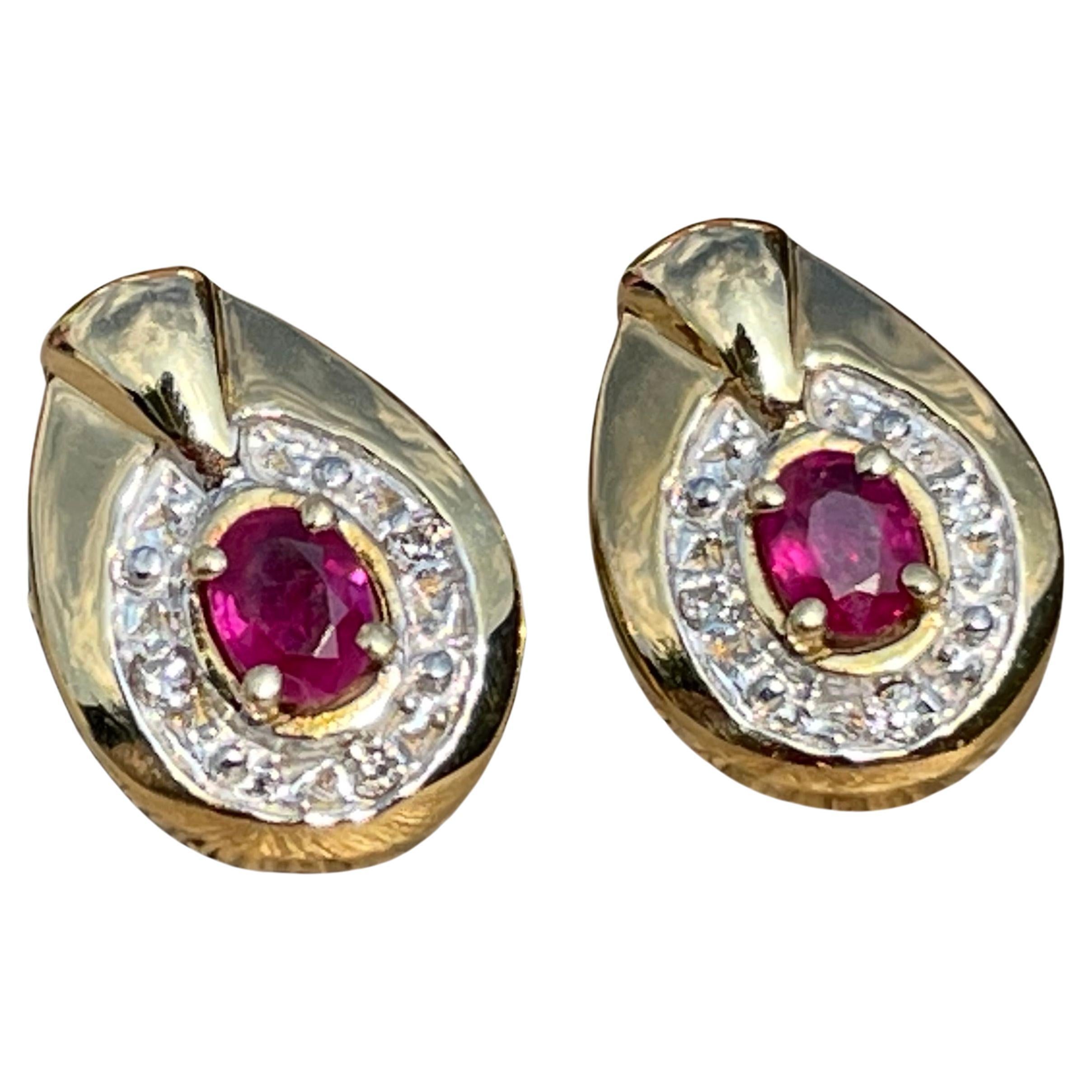 Boucles d’oreilles rubis diamants en or 18 carats For Sale