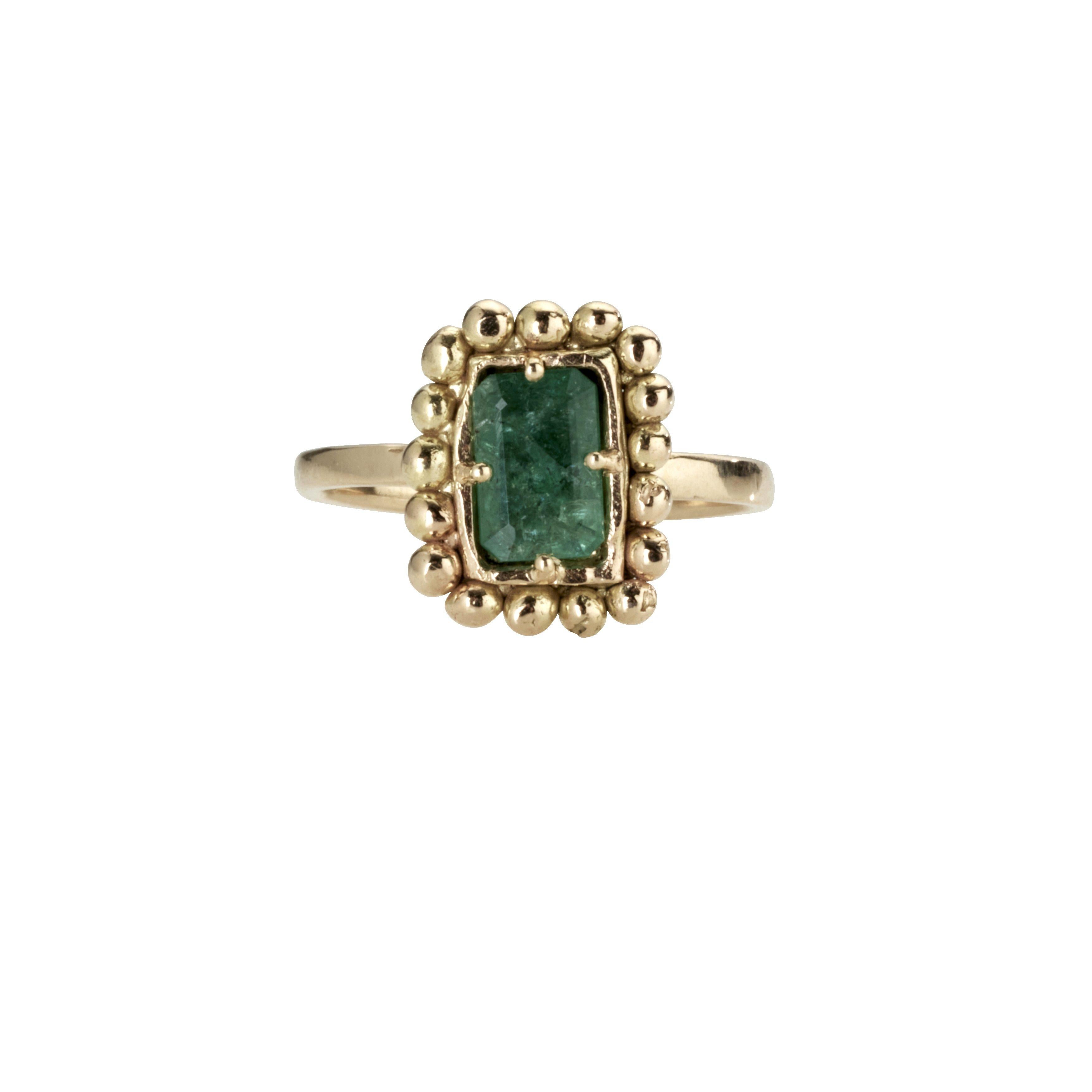 For Sale:  Solid 18k Yellow Gold Emerald Boudica Ring 2
