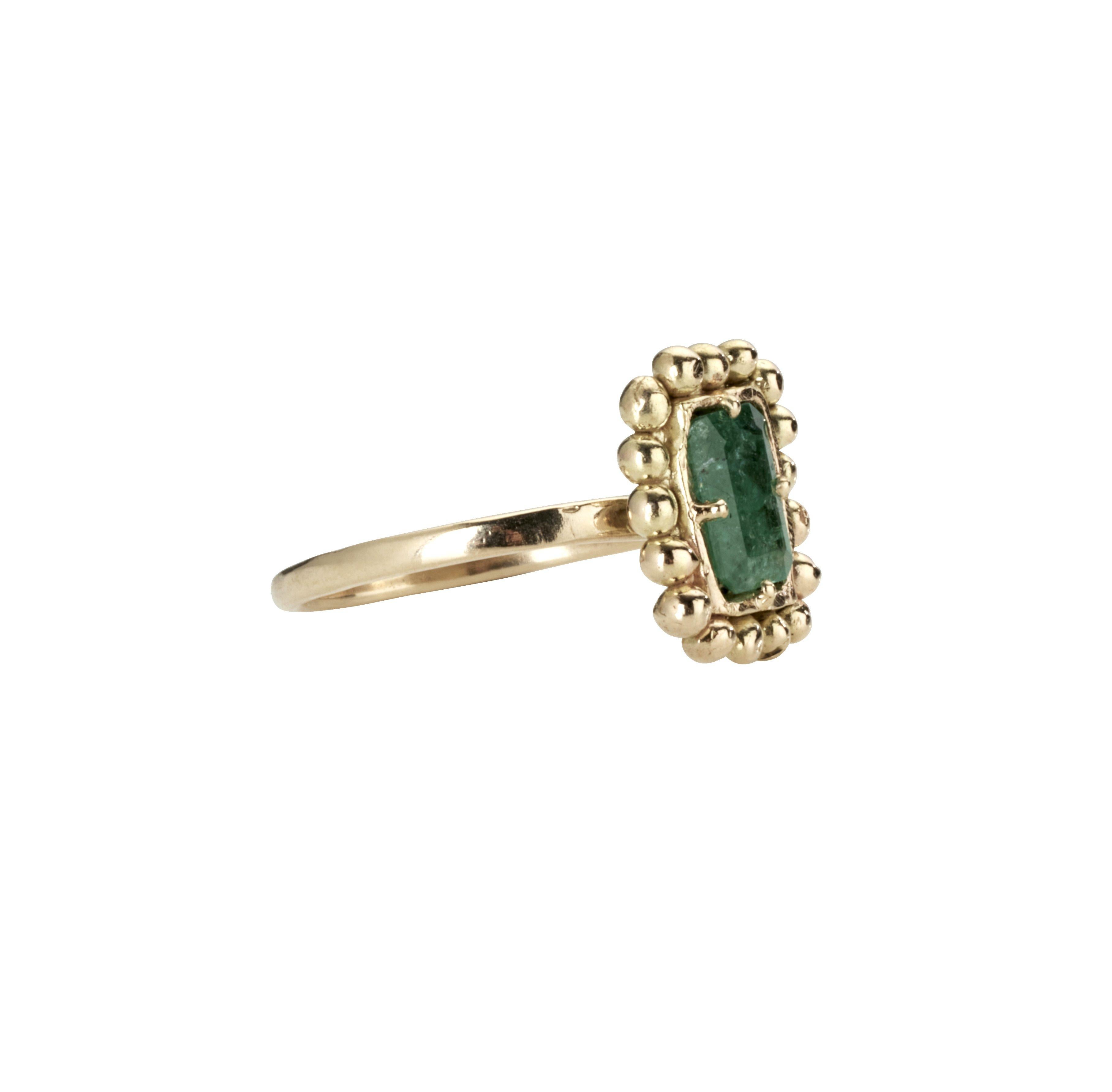 For Sale:  Solid 18k Yellow Gold Emerald Boudica Ring 3