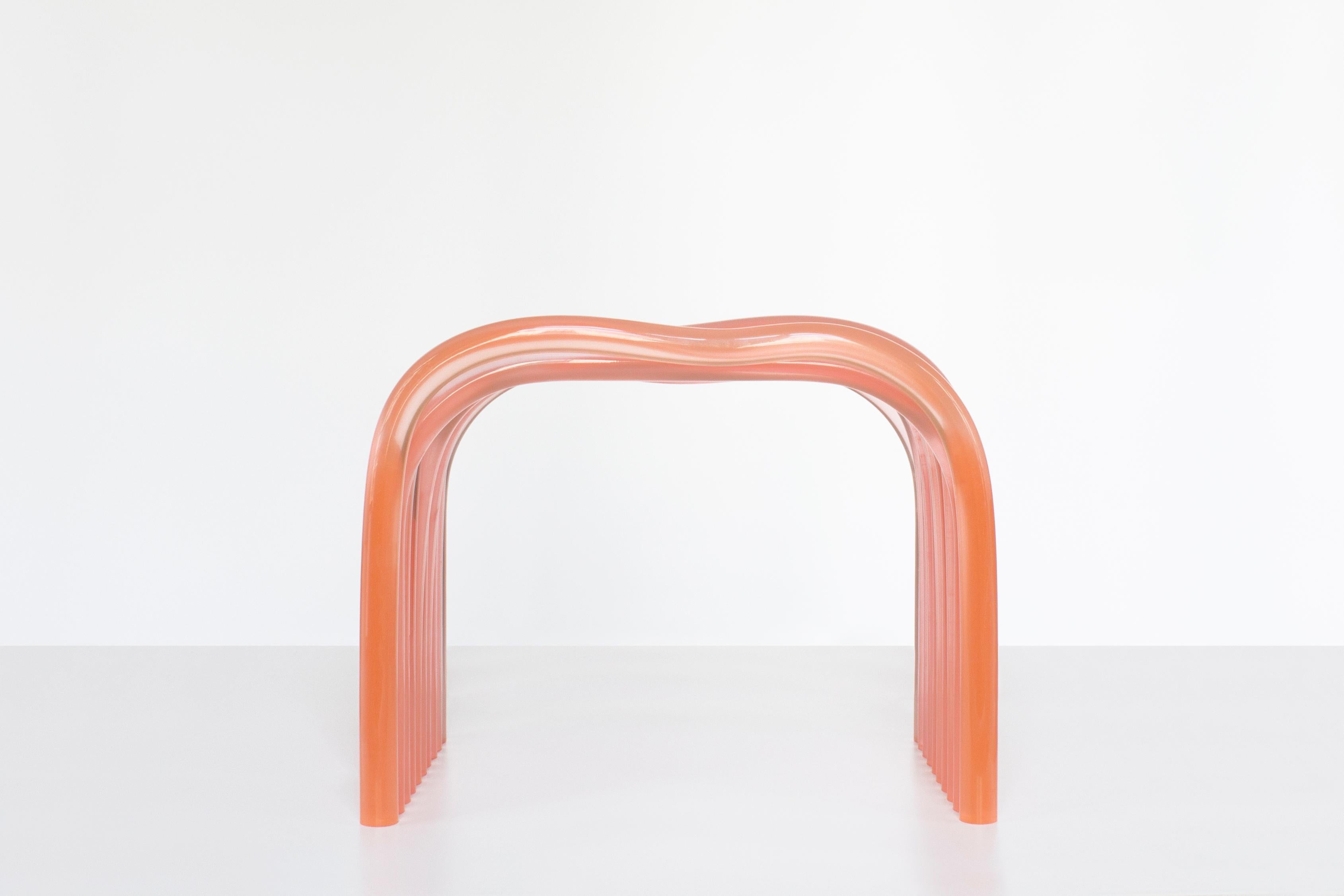 Lo sgabello Boudins in resina trasparente è presentato da Sabourin Costes, Francia, 2020

Lo sgabello è il pezzo centrale della Collezione Boudins, una serie di oggetti funzionali realizzati a mano che sorprendono e si distinguono per le loro forme