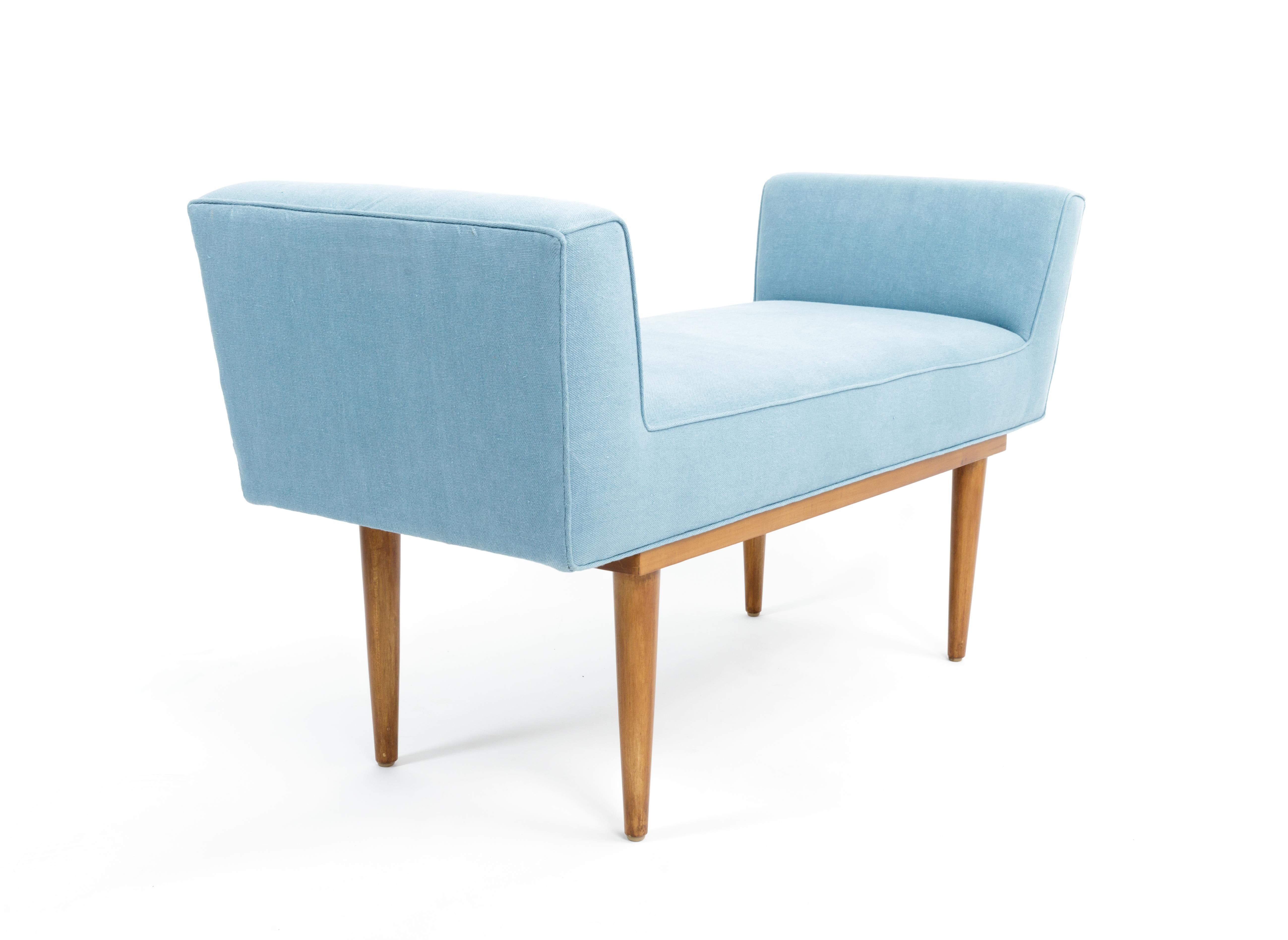 Mid-Century Boudoir Bench Upholstered in a Denim Blue Linen In Good Condition In New York City, NY