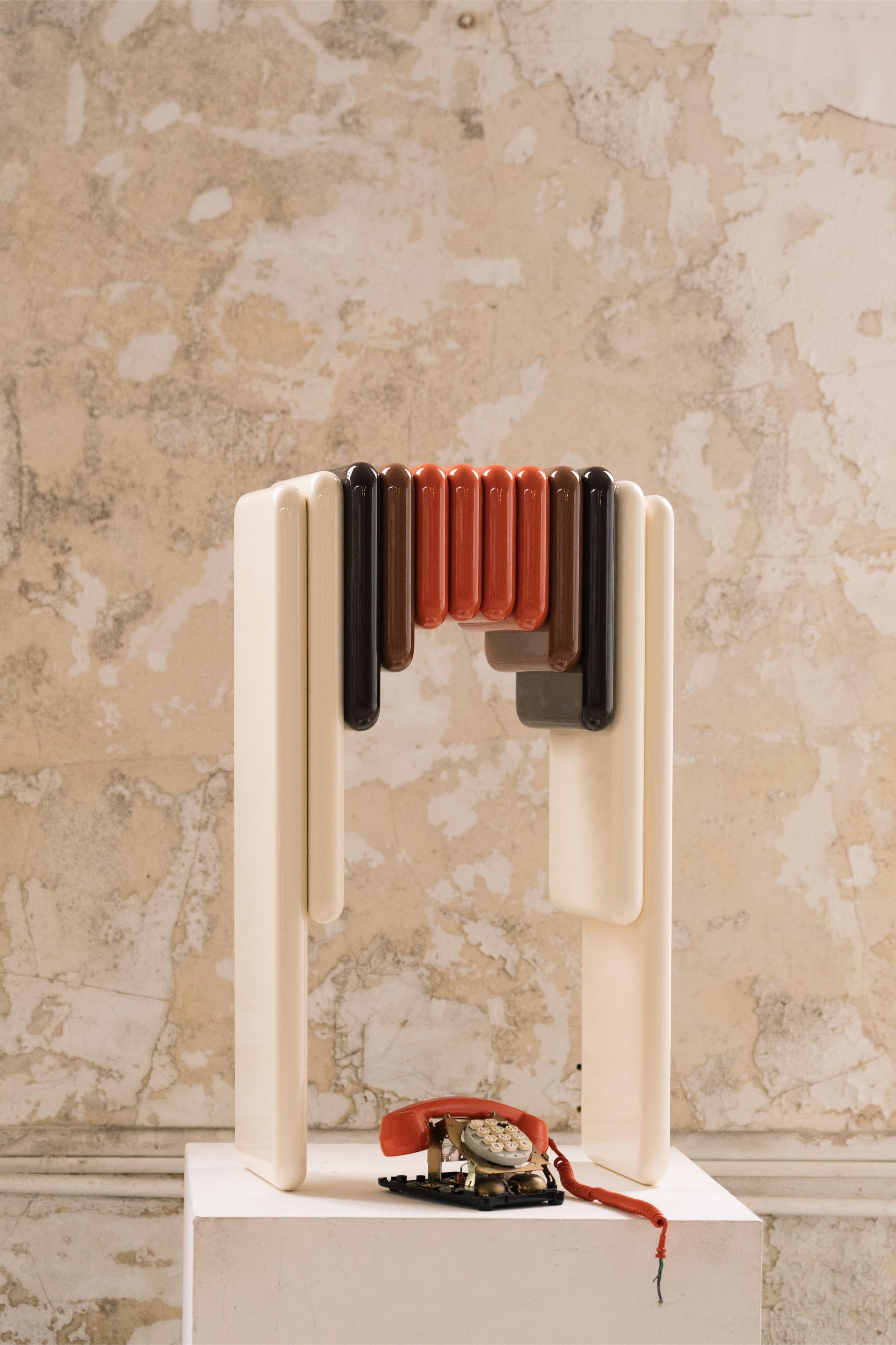 Postmoderne Table d'appoint Boudoir par Senimo en vente