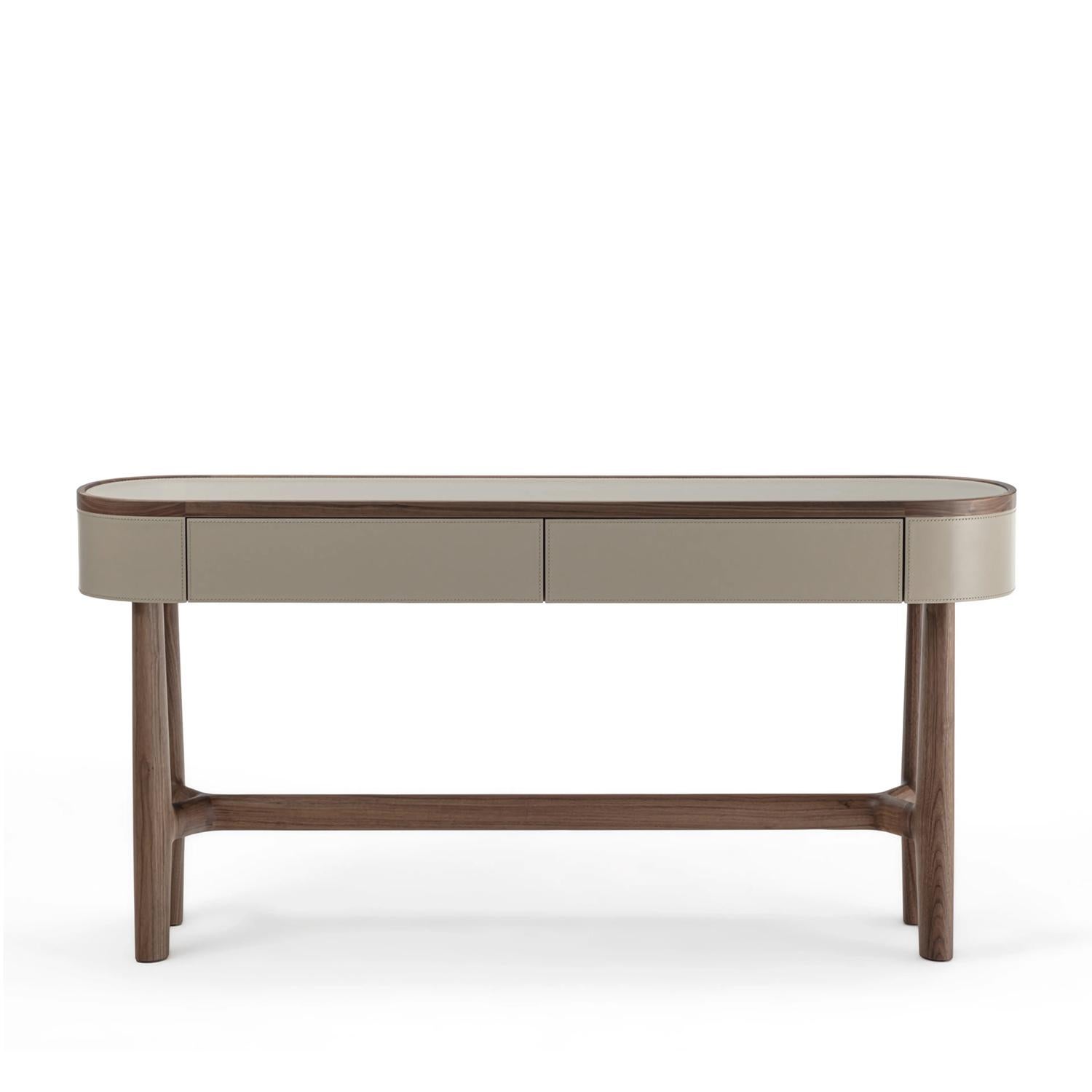 Console Table Boudoir Walnut with structure in
solid walnut wood, with 2 drawers with leather
covered bottoms. Console table's top and outlines
covered with genuine leather in beige cord finish.
Also available on request in solid walnut wood