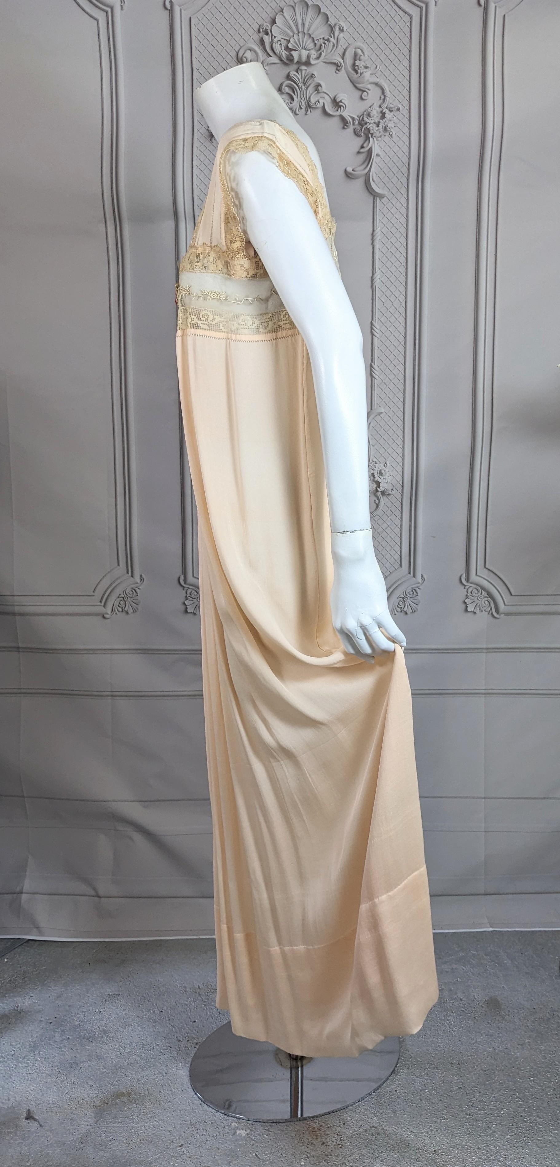 Boue Soeurs Romantic  French 1920  Silk  and Lace Gown In Excellent Condition For Sale In New York, NY