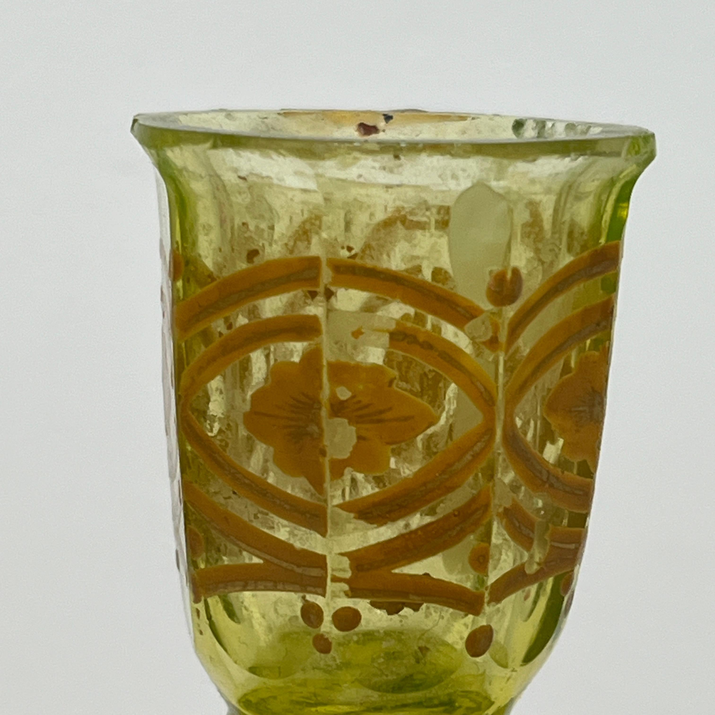 Bougeoir en ouraline verre taillé emaillé Boheme 19th uranium glass For Sale 5