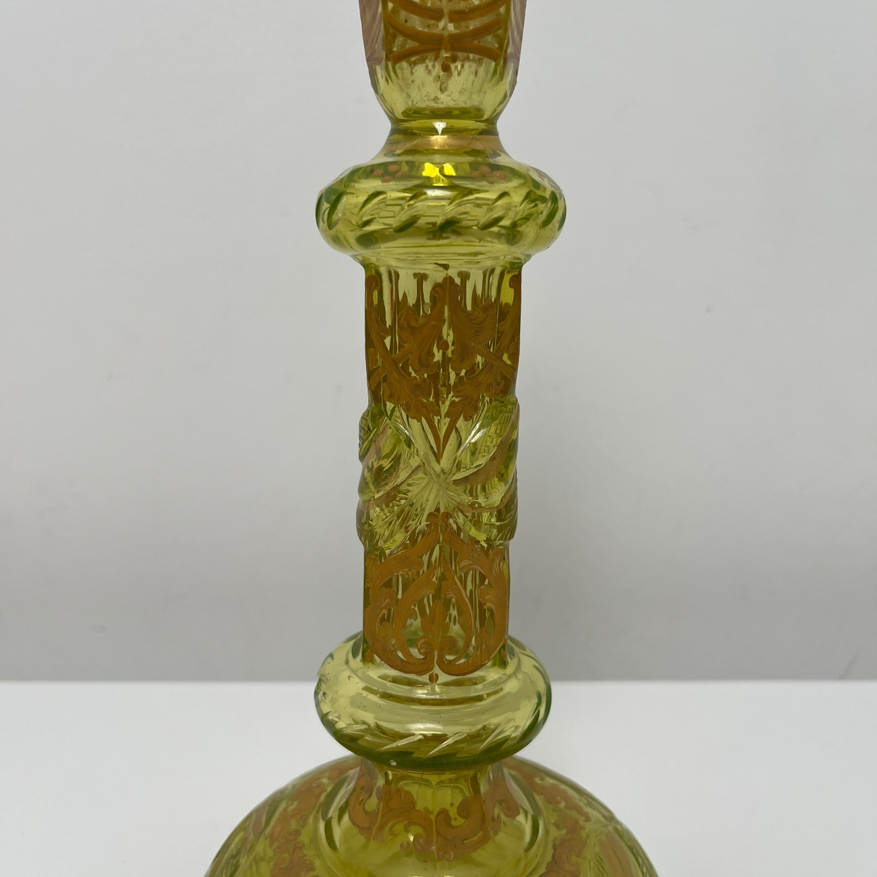 Bougeoir en ouraline verre taillé emaillé Boheme 19th uranium glass In Fair Condition For Sale In PONT-AUDEMER, FR