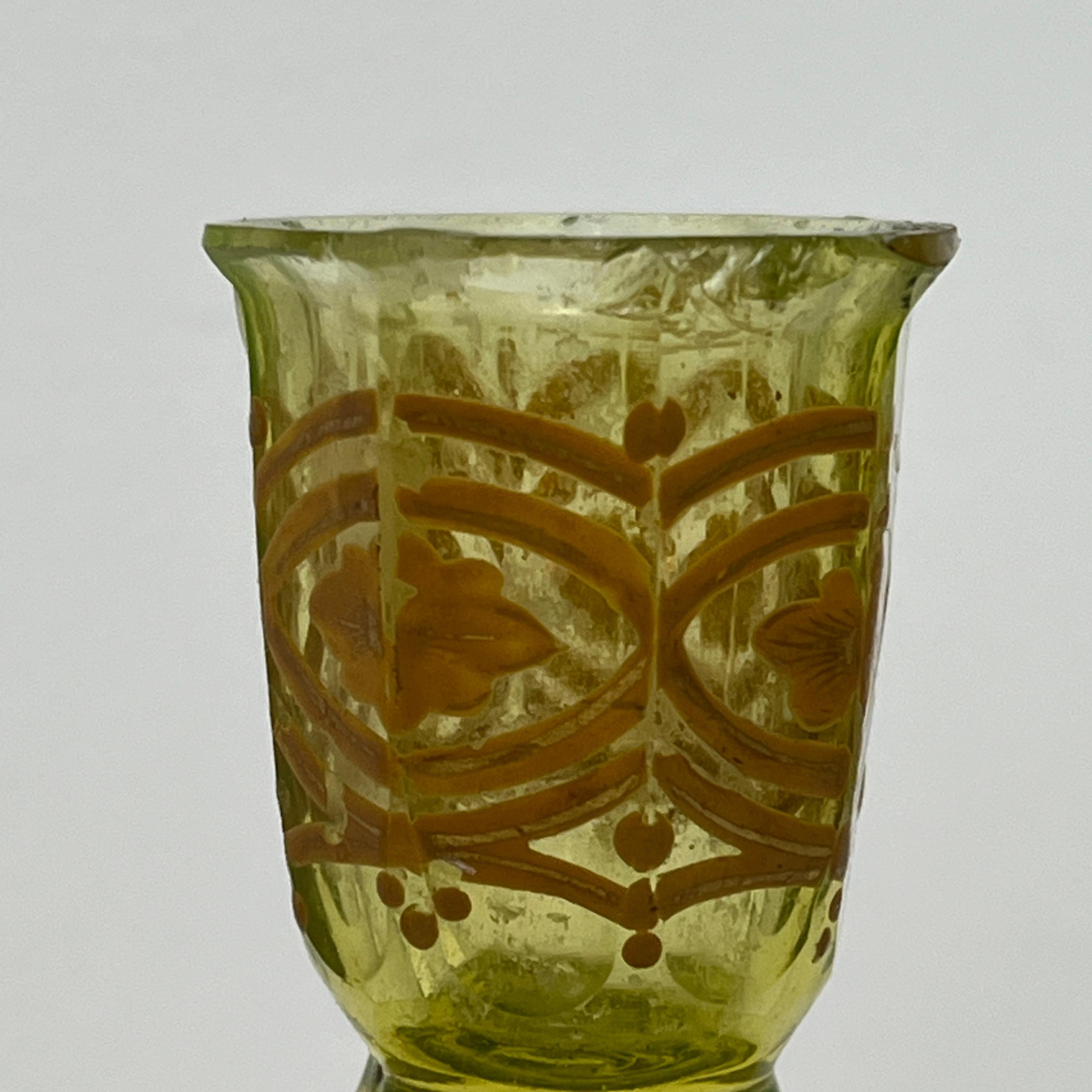 Bougeoir en ouraline verre taillé emaillé Boheme 19th uranium glass For Sale 2