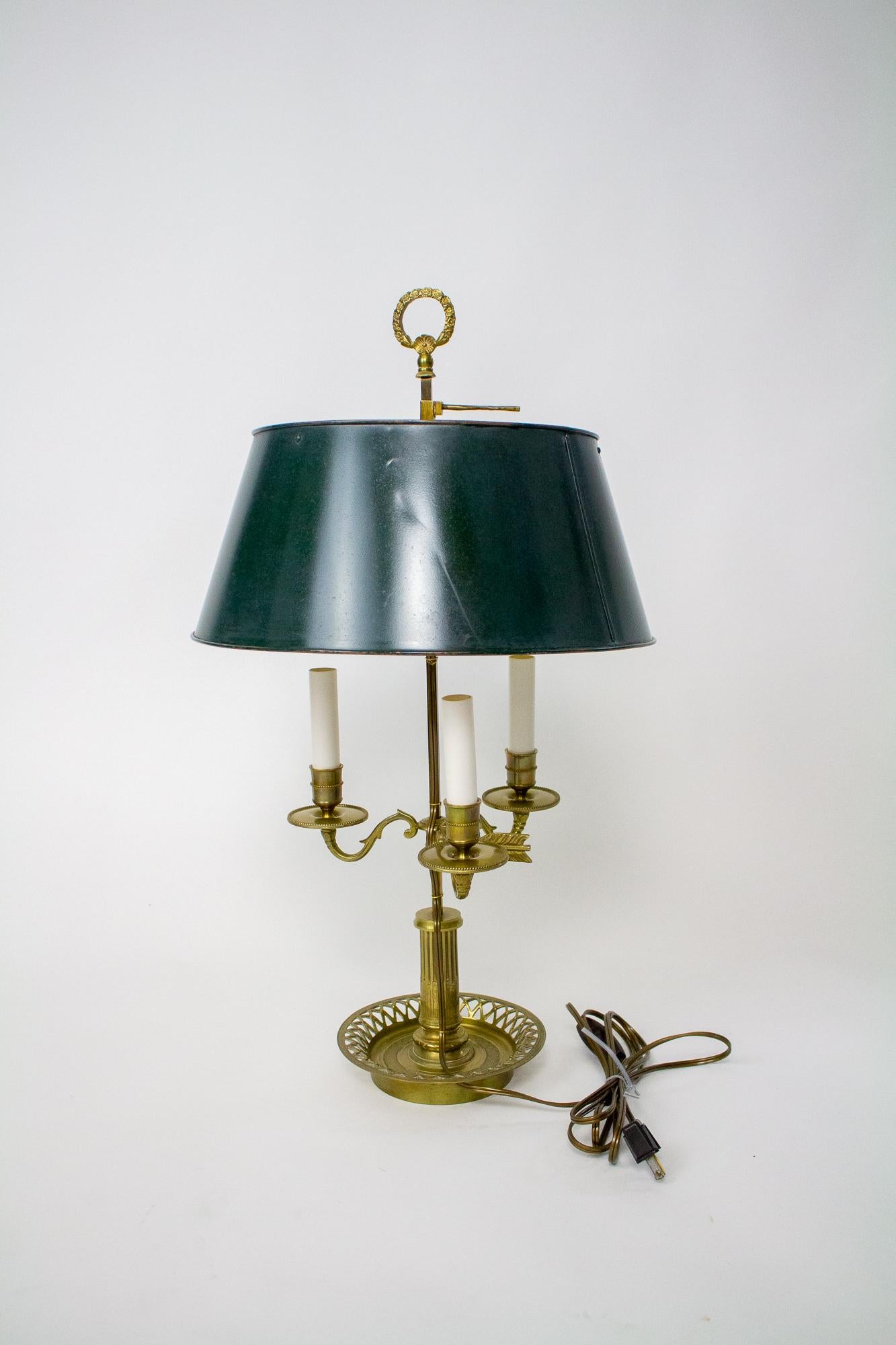 20ième siècle Lampe bouillote avec abat-jour vert en vente
