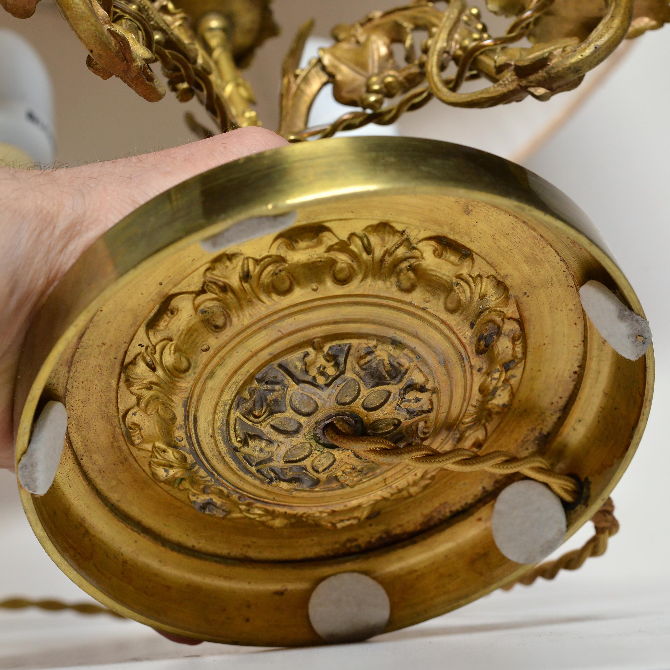 Bouillotte Lampe française en bronze doré 4 lumières Motif Flora Style Empire en vente 4