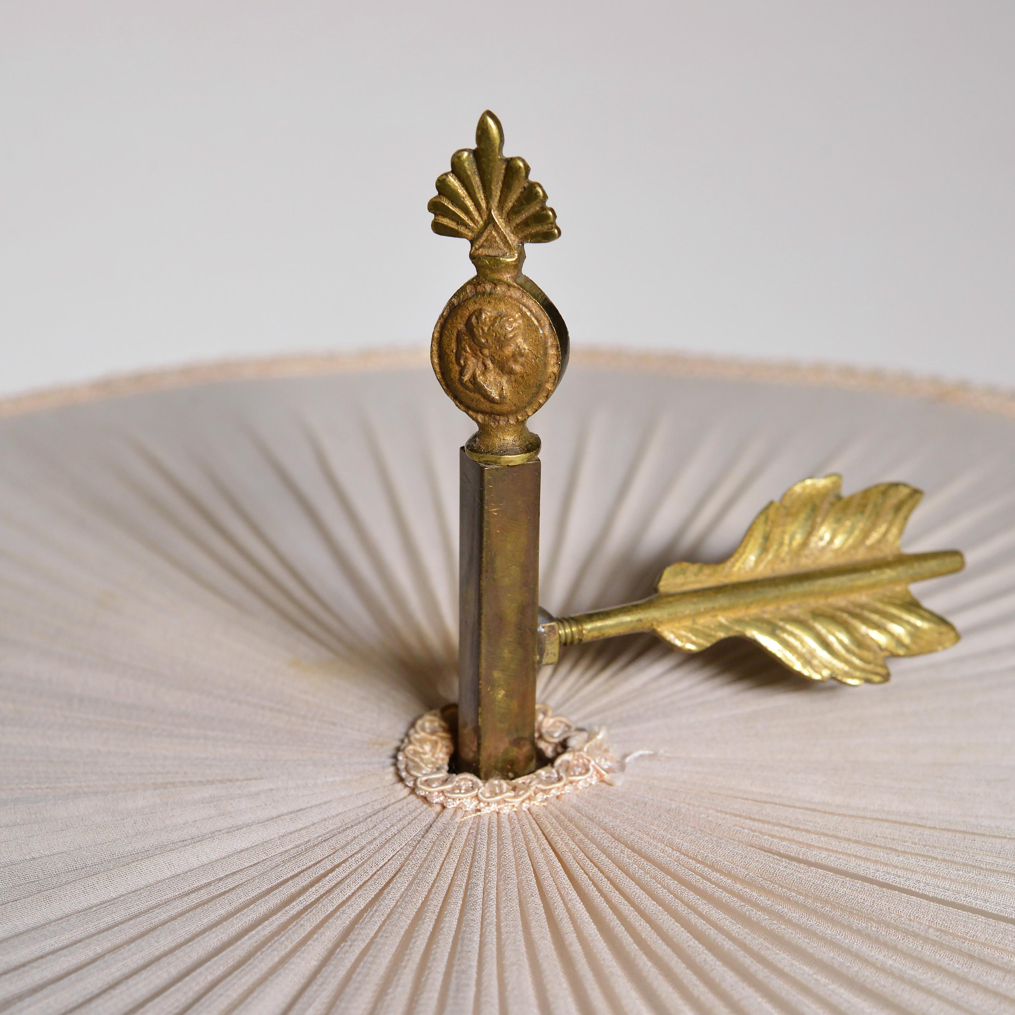 Bouillotte Lampe française en bronze doré 4 lumières Motif Flora Style Empire en vente 5