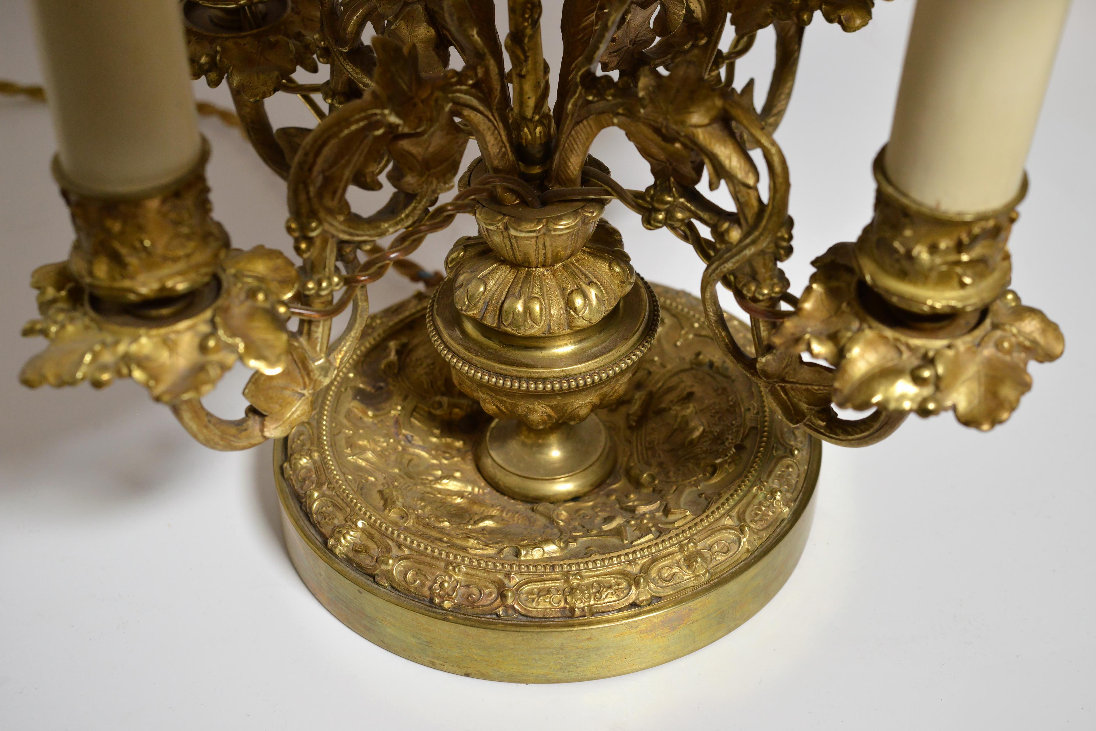 Bouillotte Lampe française en bronze doré 4 lumières Motif Flora Style Empire en vente 2