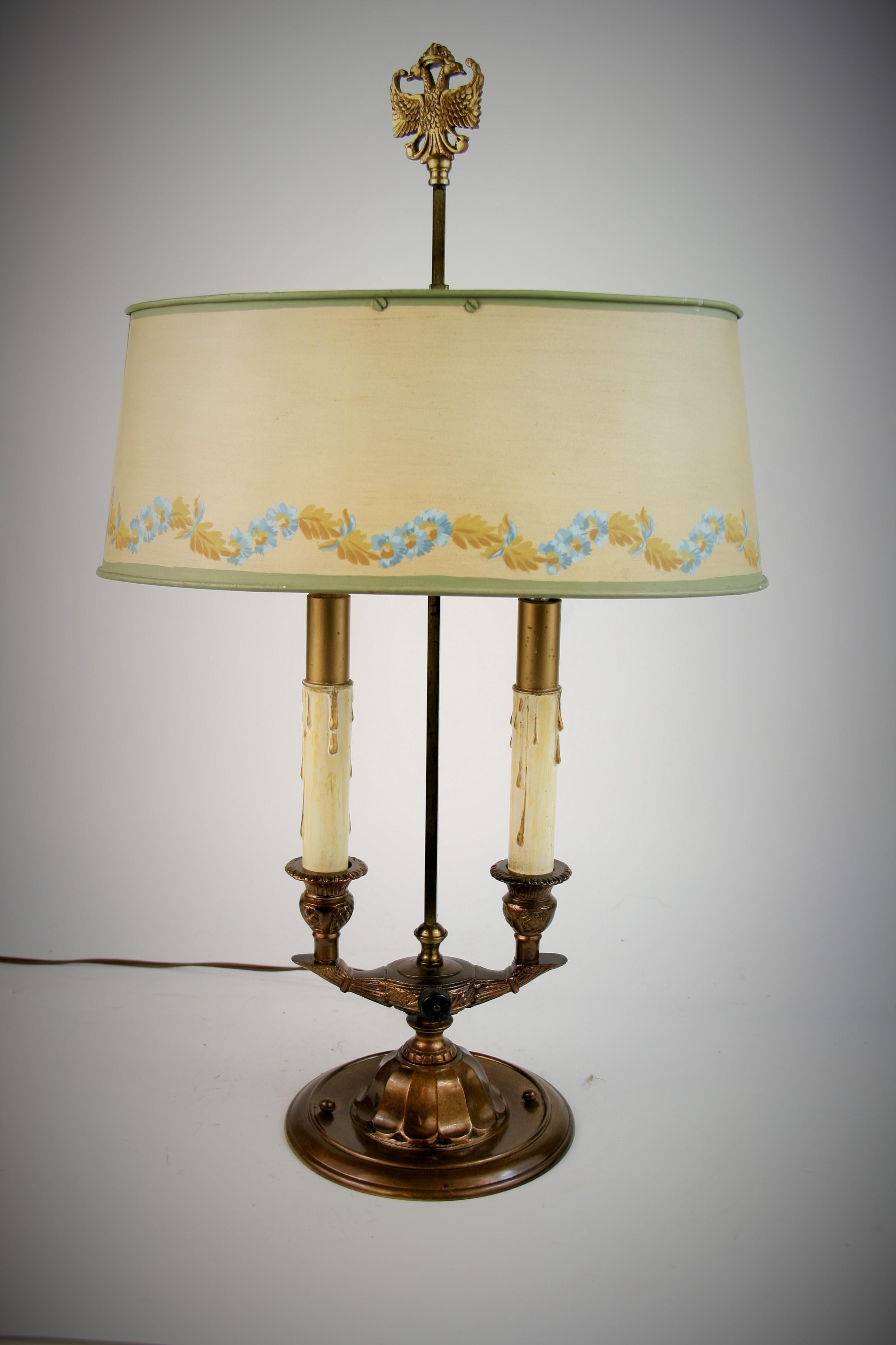 2-338 French Bouillotte table lamp with decorative metal shade
Two candelabra based bulbs 60 watt max
Original wiring in working order
Measure: Base 6