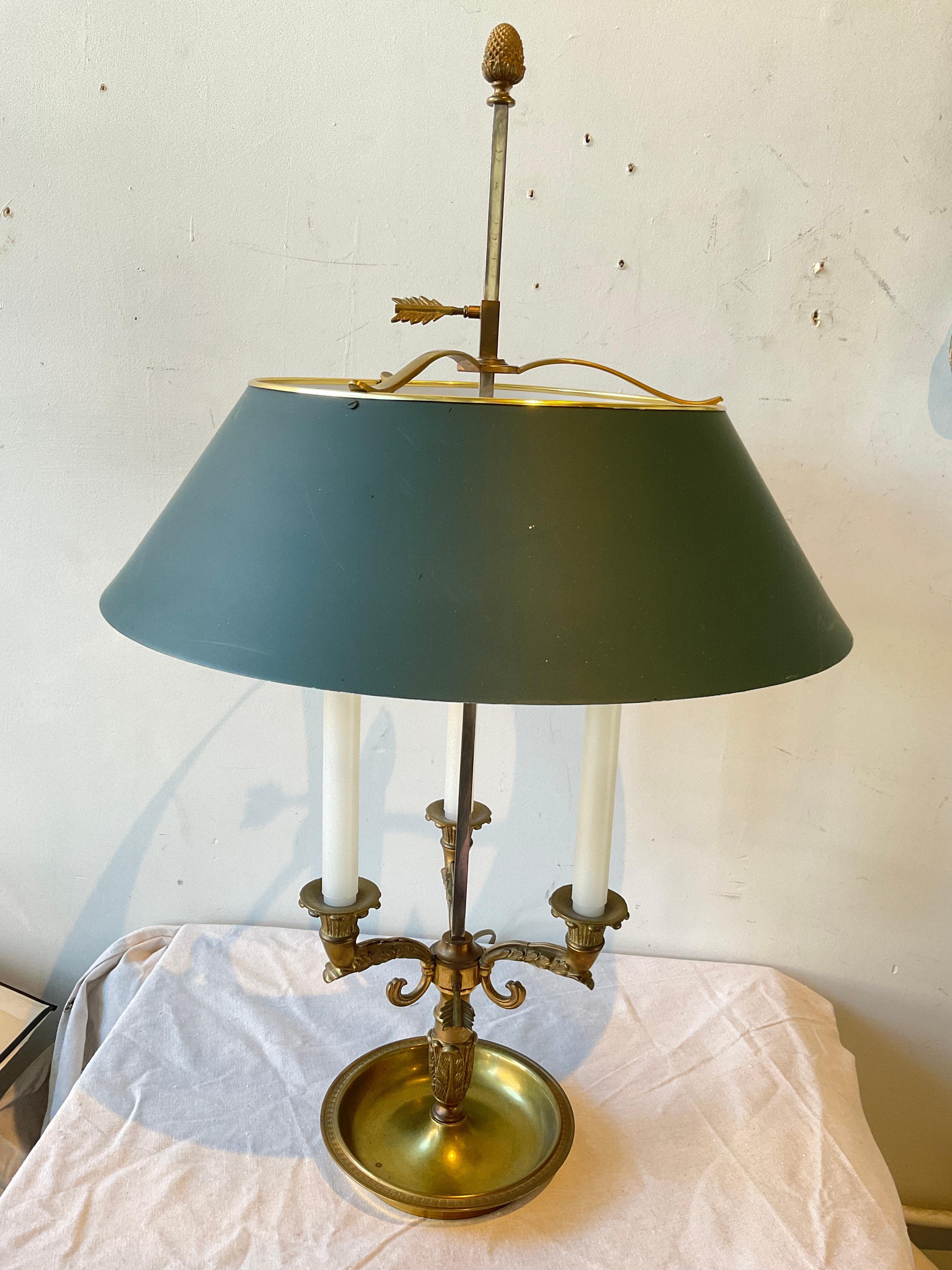 Brass Bouillotte lamp with green toll shade . Solid brass.
Has original wiring, needs rewiring.